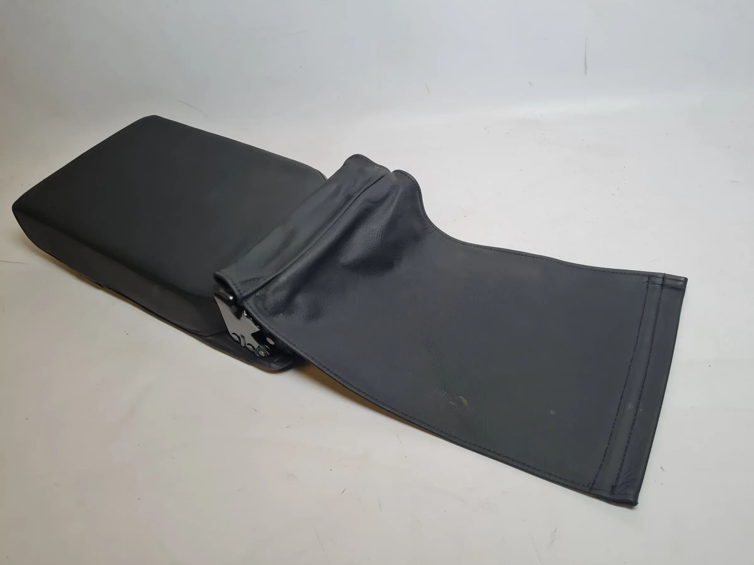 BMW 5er Touring E39 Armlehne Rücksitzes Schwarz Hinten 52.20- Original