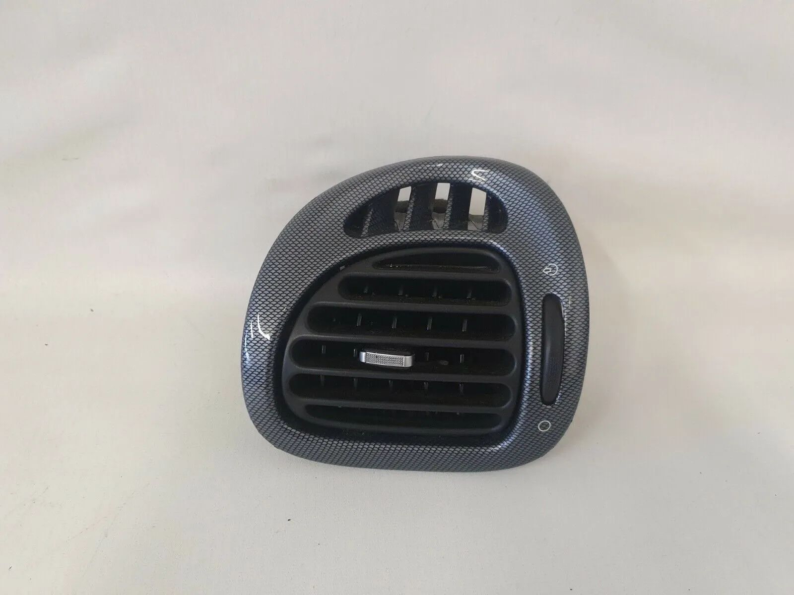 Grille d'aération tableau de bord gauche CITROEN Xsara Picasso 9631280177 aspect carbone