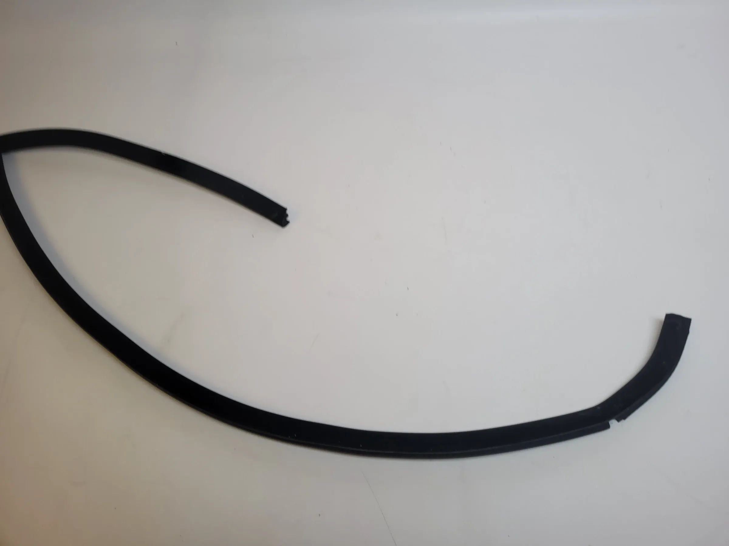 BMW 5er Touring E39 Dichtung Kofferaumfenster Rechts (Original)