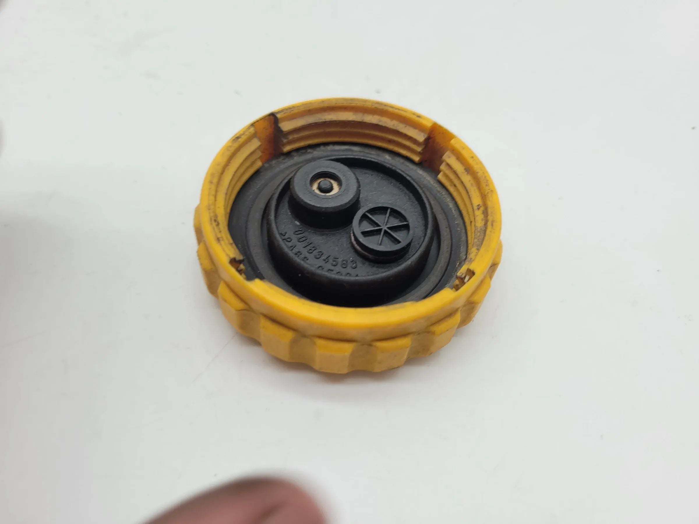 Original Opel Astra G T98 Deckel Verschluss Ausgleichsbehälter 001834583