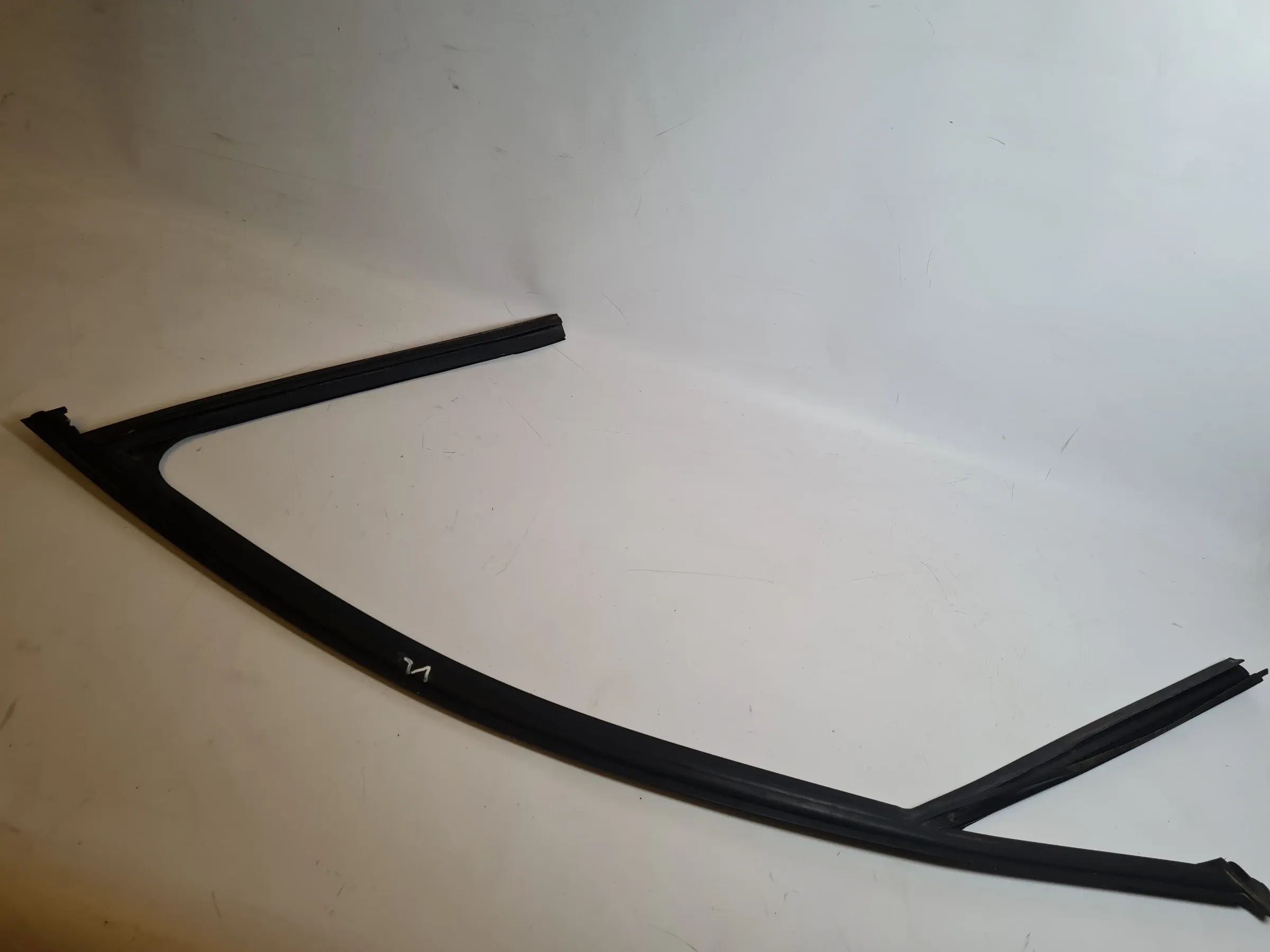 BMW 3er Touring E91 Fenster Dichtung Gummi Vorne Links 16850 Original