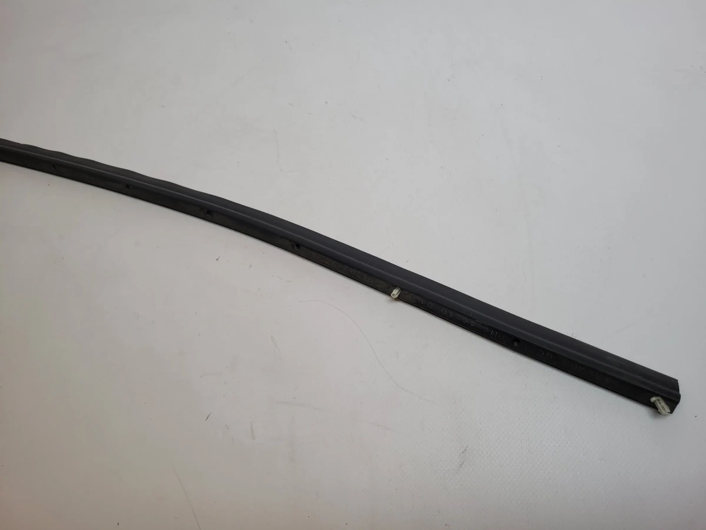BMW 5er Touring E61 Dichtung Gummi Türgelenk Vorne Rechts 7033790 Original