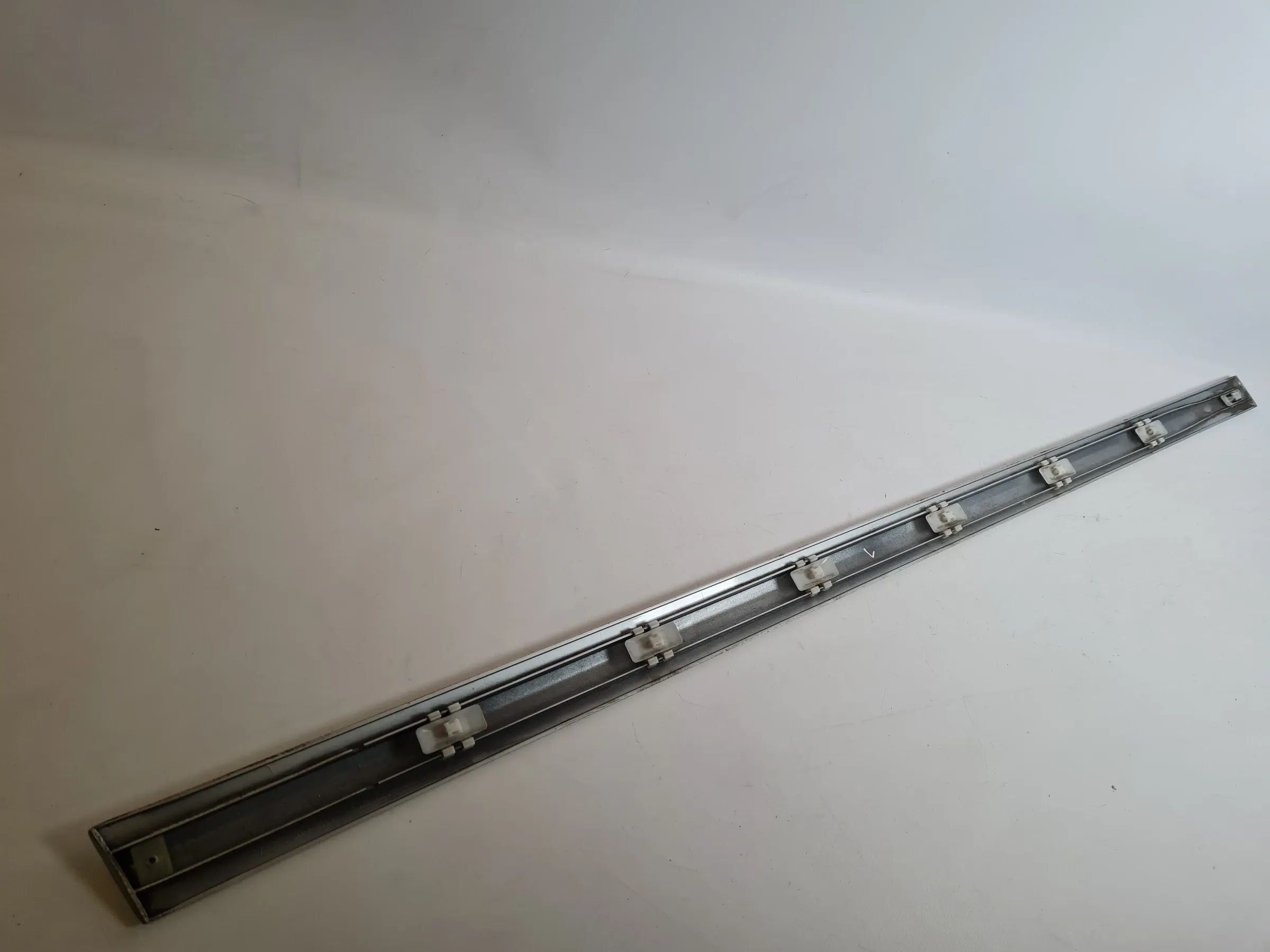 Original Mercedes C-Klasse (CL203) Dekor-/Zierleiste Links Silber A2036903562