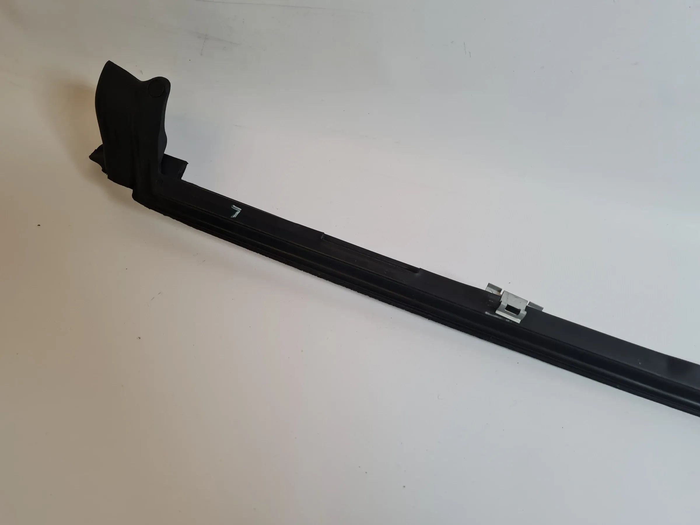 Mini One (R50/R53) Türdichtung Leiste Links 51.71-7039865 (Original)