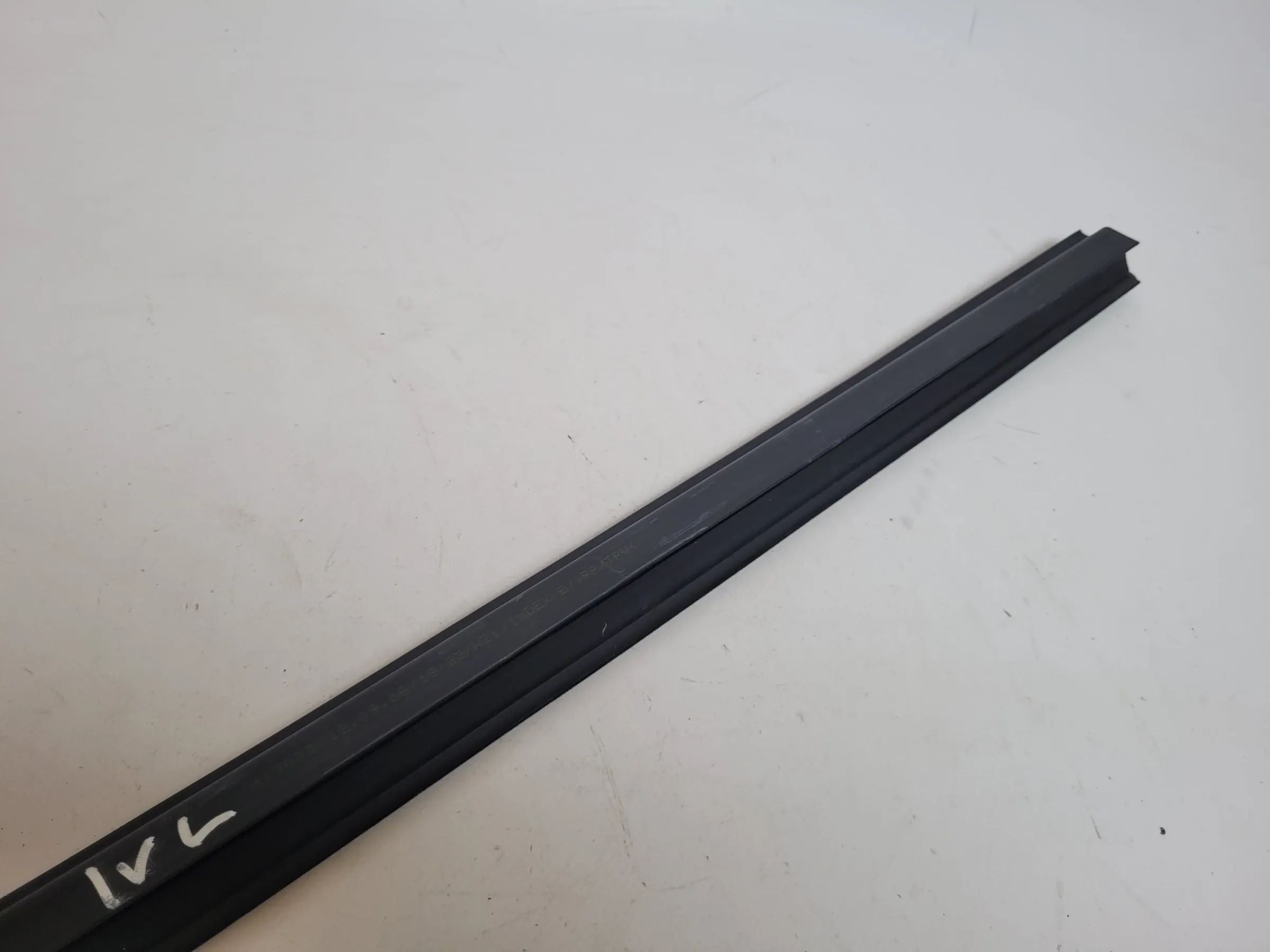 BMW 3er Touring E91 Schachtleiste Dichtung 1 Vorne Links Innen 17033 Original