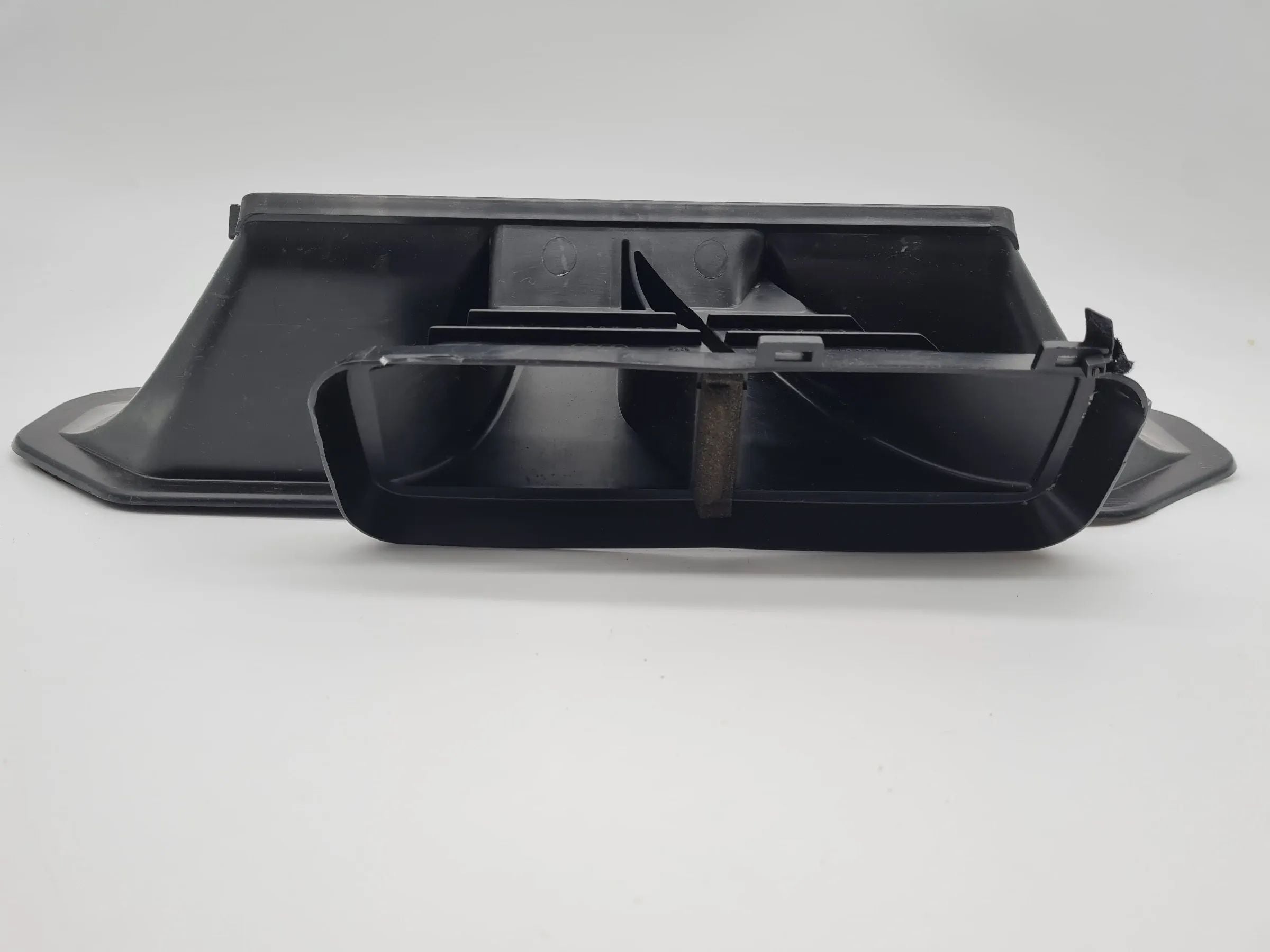 Original Audi A4 (8EC) Luftkanal / Luftsaugkanal 8E1819389