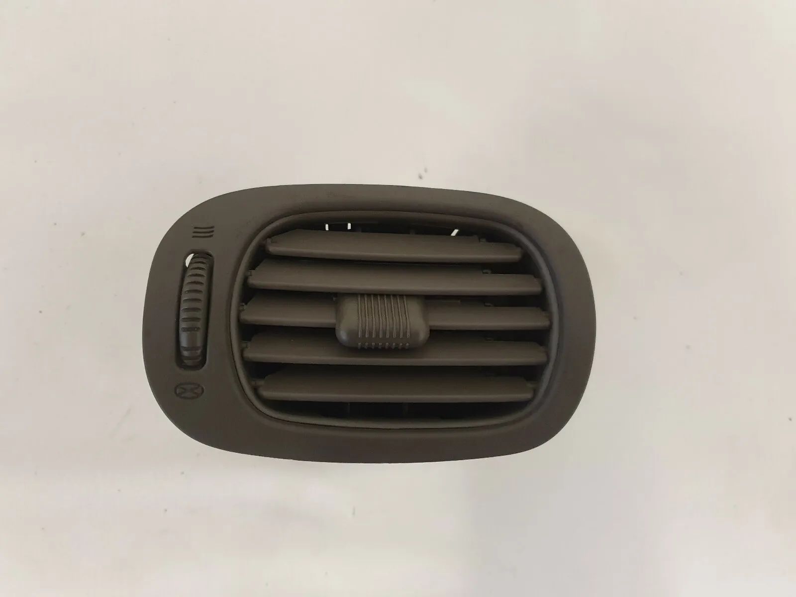 純正 CHRYSLER VOYAGER IV (RG) 2000年代 左フロント エアダクト グレー