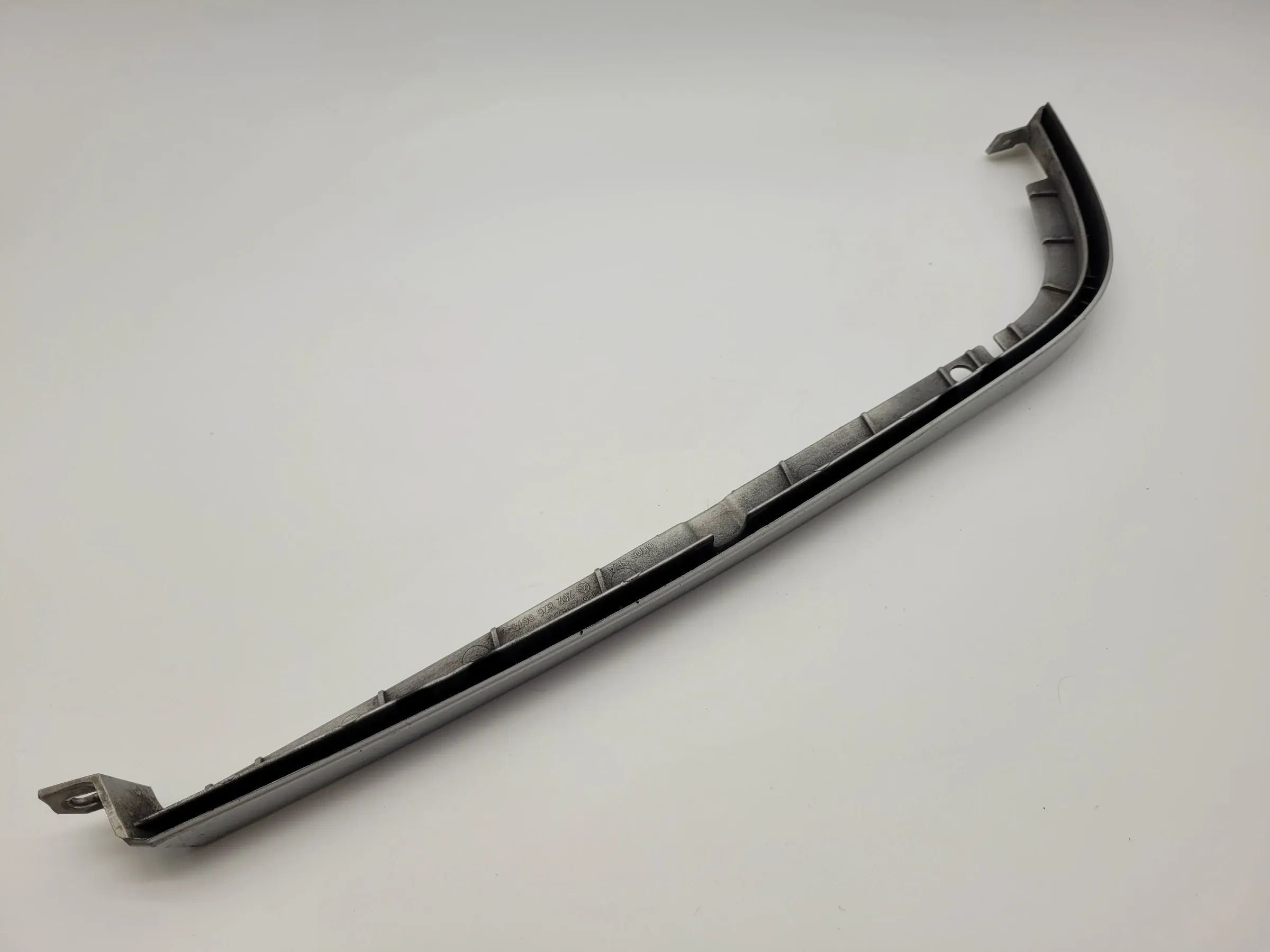 Original Mercedes-Benz C-Klasse (W202) Scheinwerfer Leiste/Blende R. A2028260877