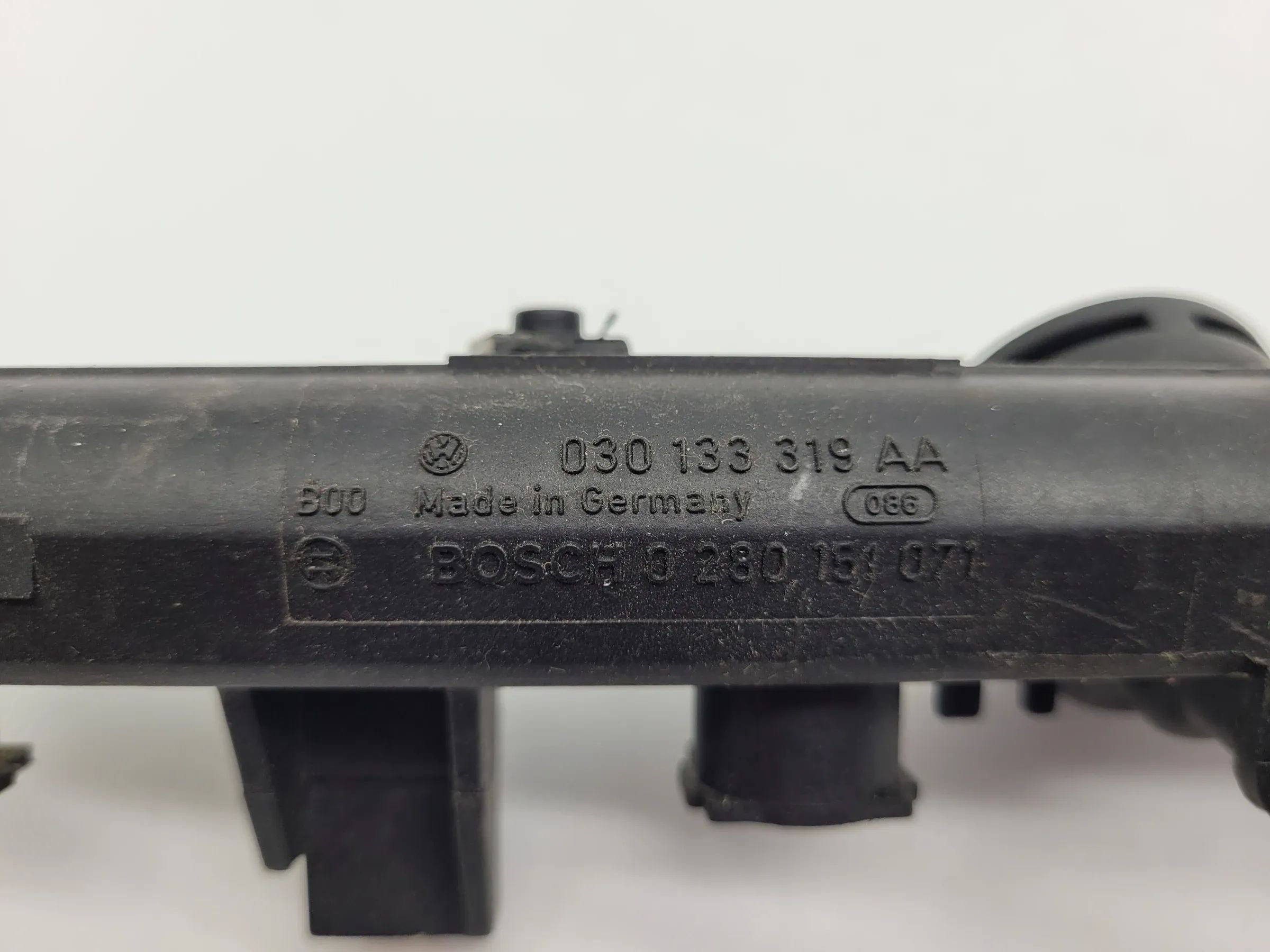 Original VW Polo (6N2) Einspritzleiste 2435170160