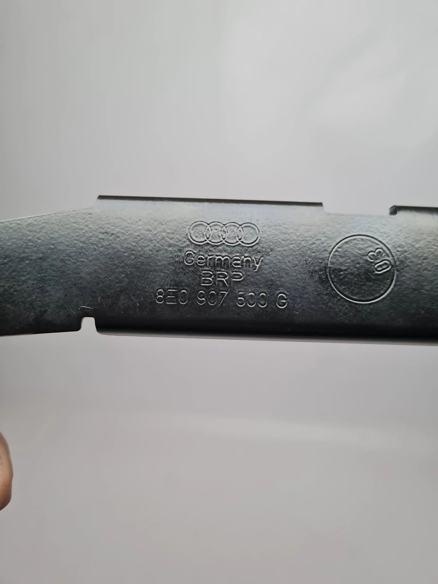 Audi A4 (8E/B6) Steuergerät Motor Halter 8e0907411G