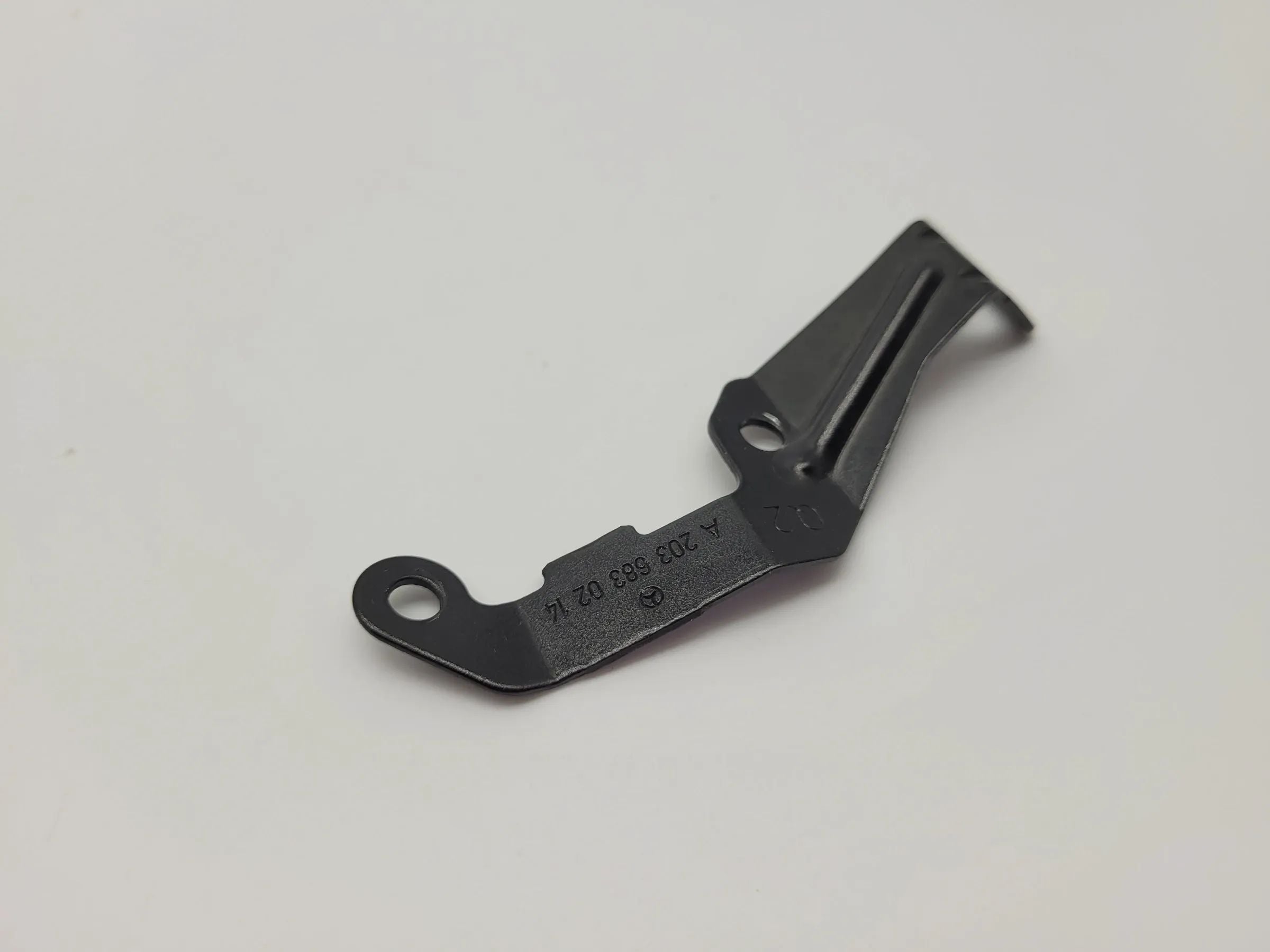 Original Mercedes-Benz C-Klasse (W203) Halterung Mittelkonsole Links A2036830214