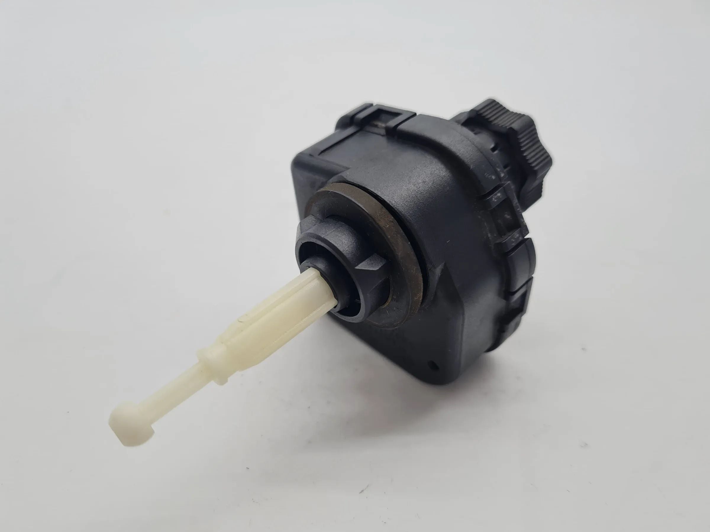 Original Opel Astra F Stellmotor Leuchtweitenregulierung LWR L/R 0307852300