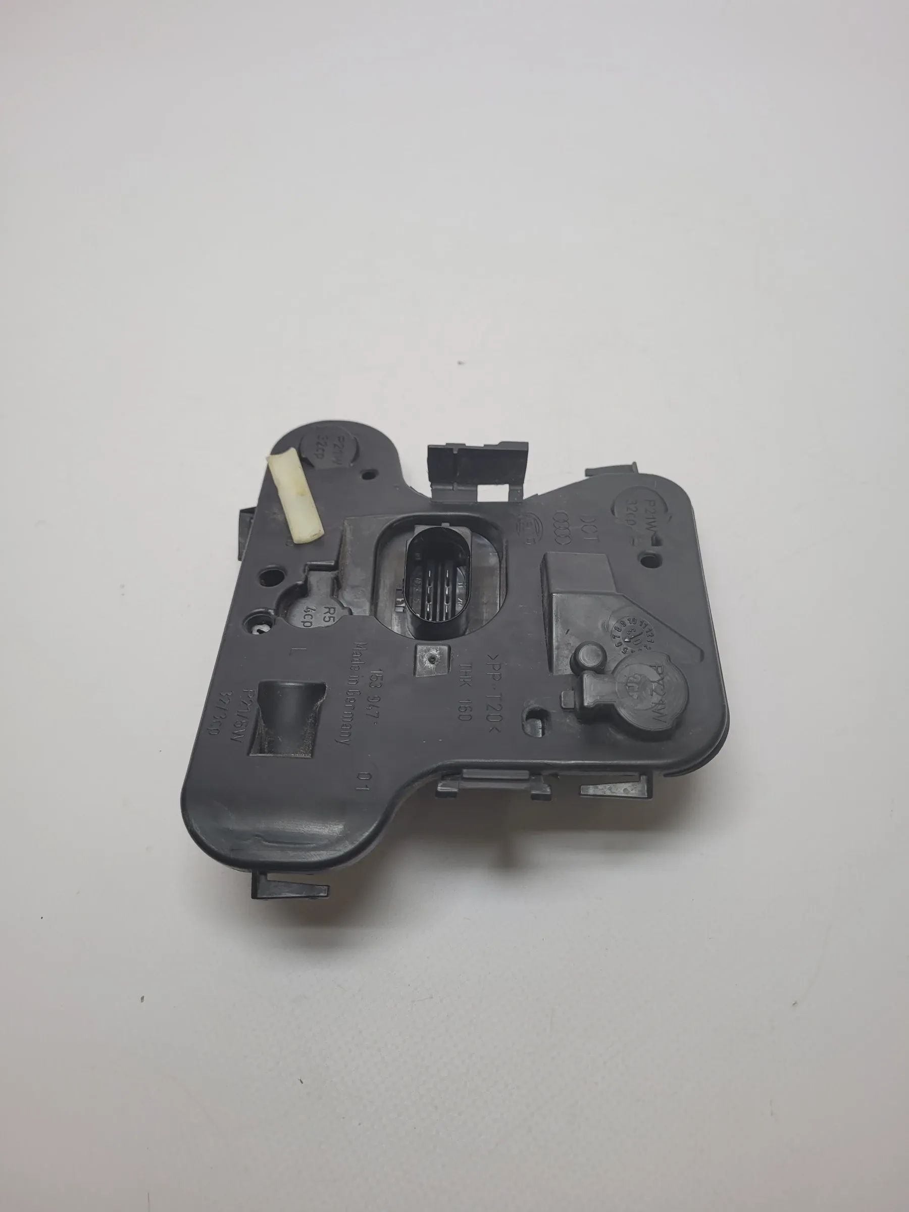 Original Audi A4 (8E2) Lampenträger Links 153947