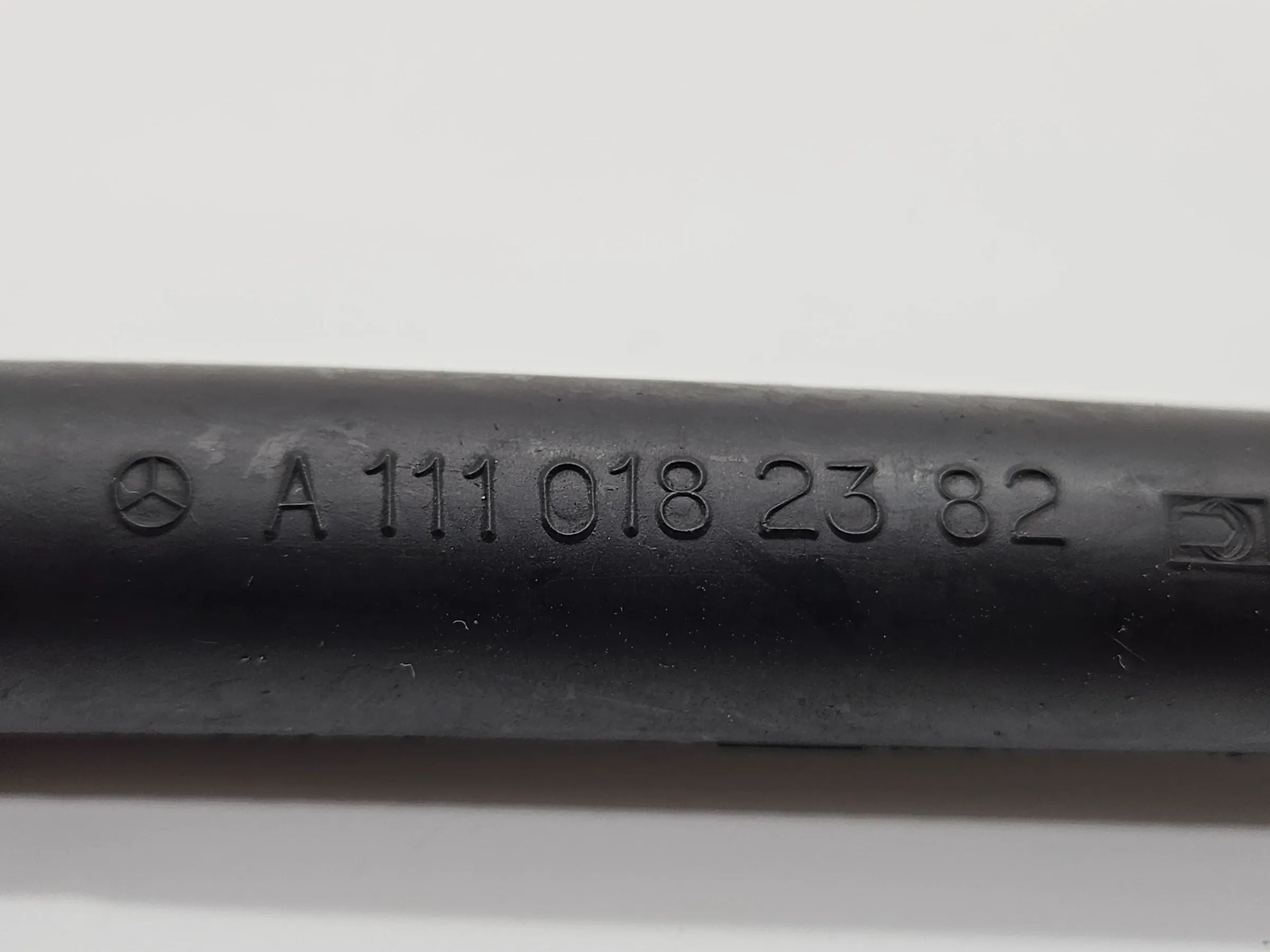 Original MERCEDES-BENZ C W203 Schlauch Ventildeckel A1110182382