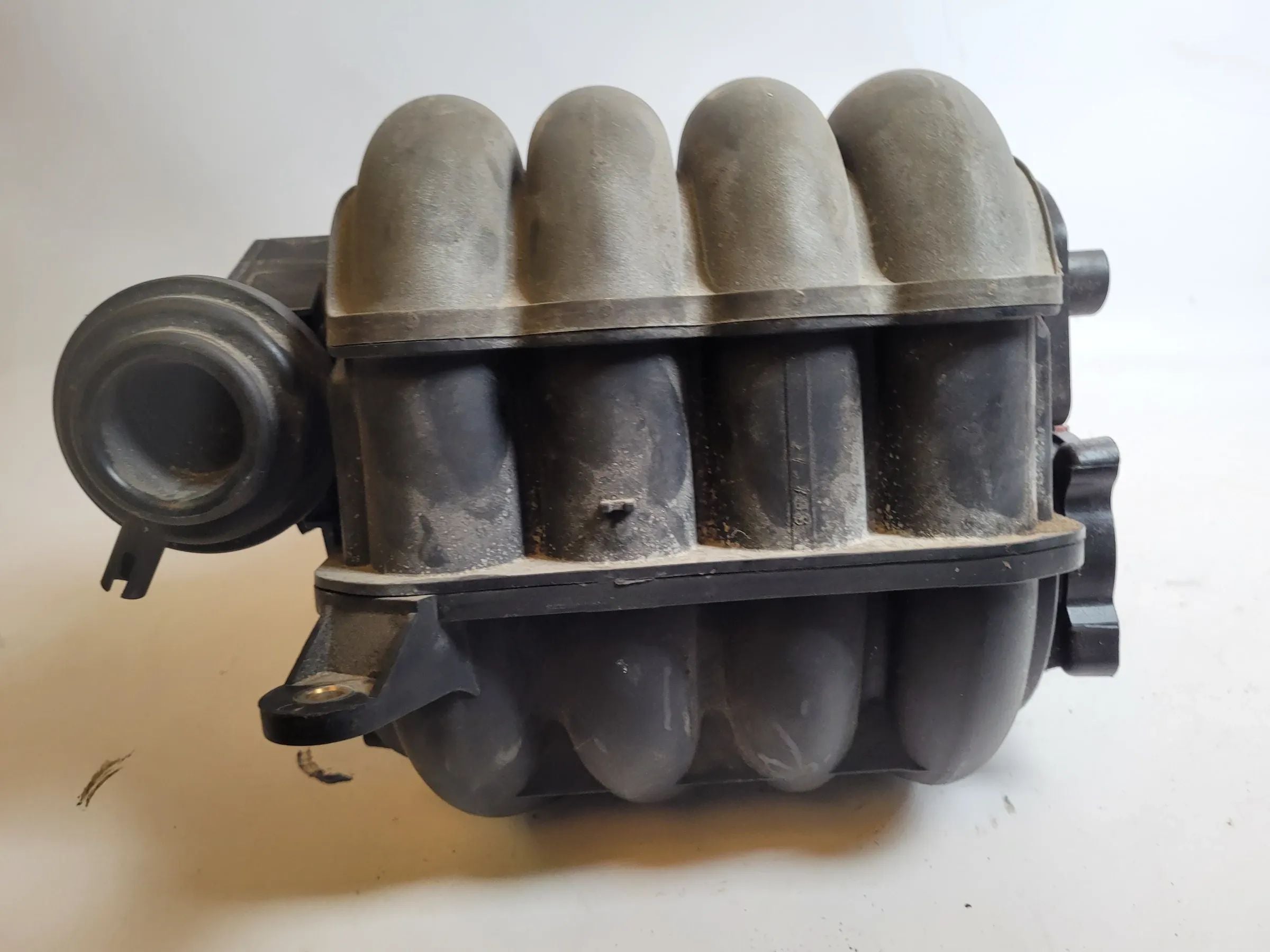 Audi A4 8E/B6/B7 Ansaugbrücke Ansaugkrümmer 06D133210D Original