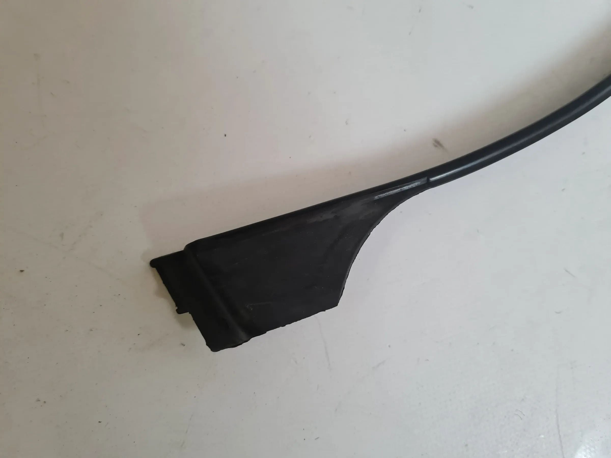 Original BMW 5 Series E39 Window Seal Door Left 51.21-8226861