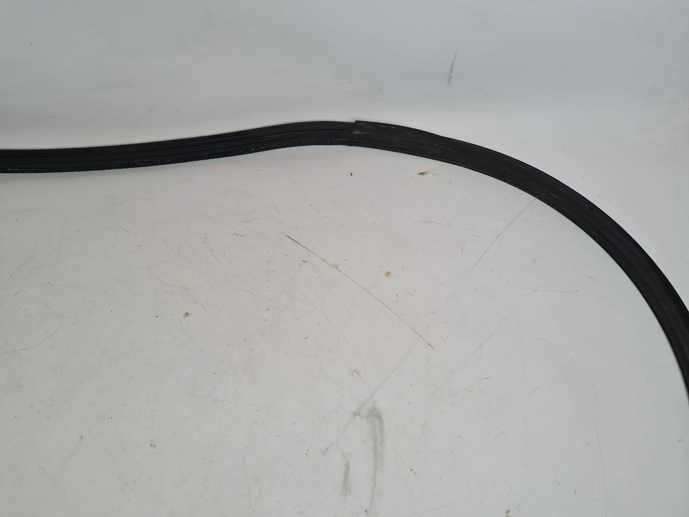 ยางกันซึมกระจกหลัง BMW 5er (E60/E61) แท้ หมายเลข 51.71-7061390-03