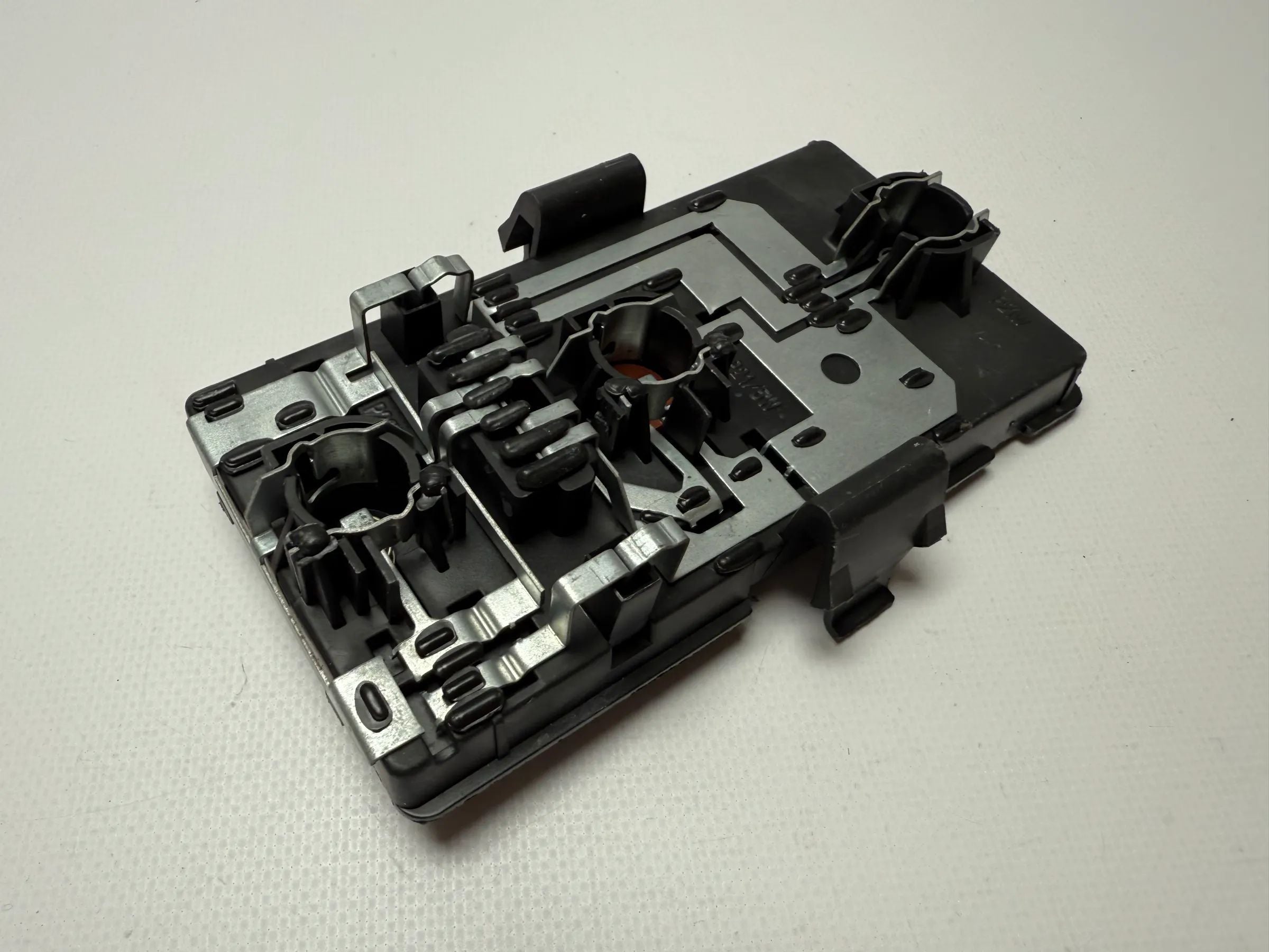 Oryginalny uchwyt lampy tylnej Renault 19 Phase II/III Cabrio (D53/853) 141339