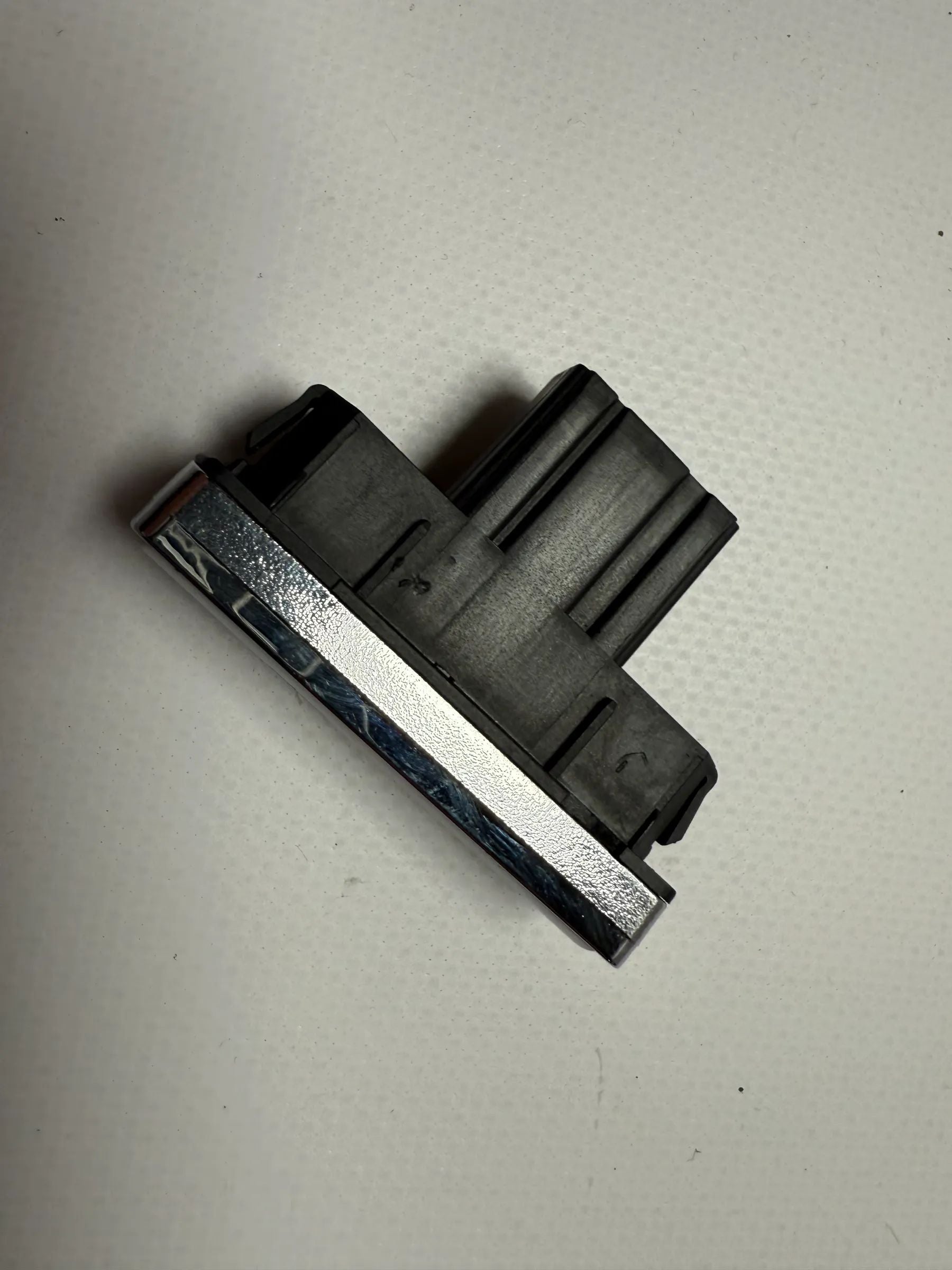 純正Ford モンデオ MK3 B5Y/B4Y/BWY リヤウインドウヒーター スイッチ 4S7T18C621AB