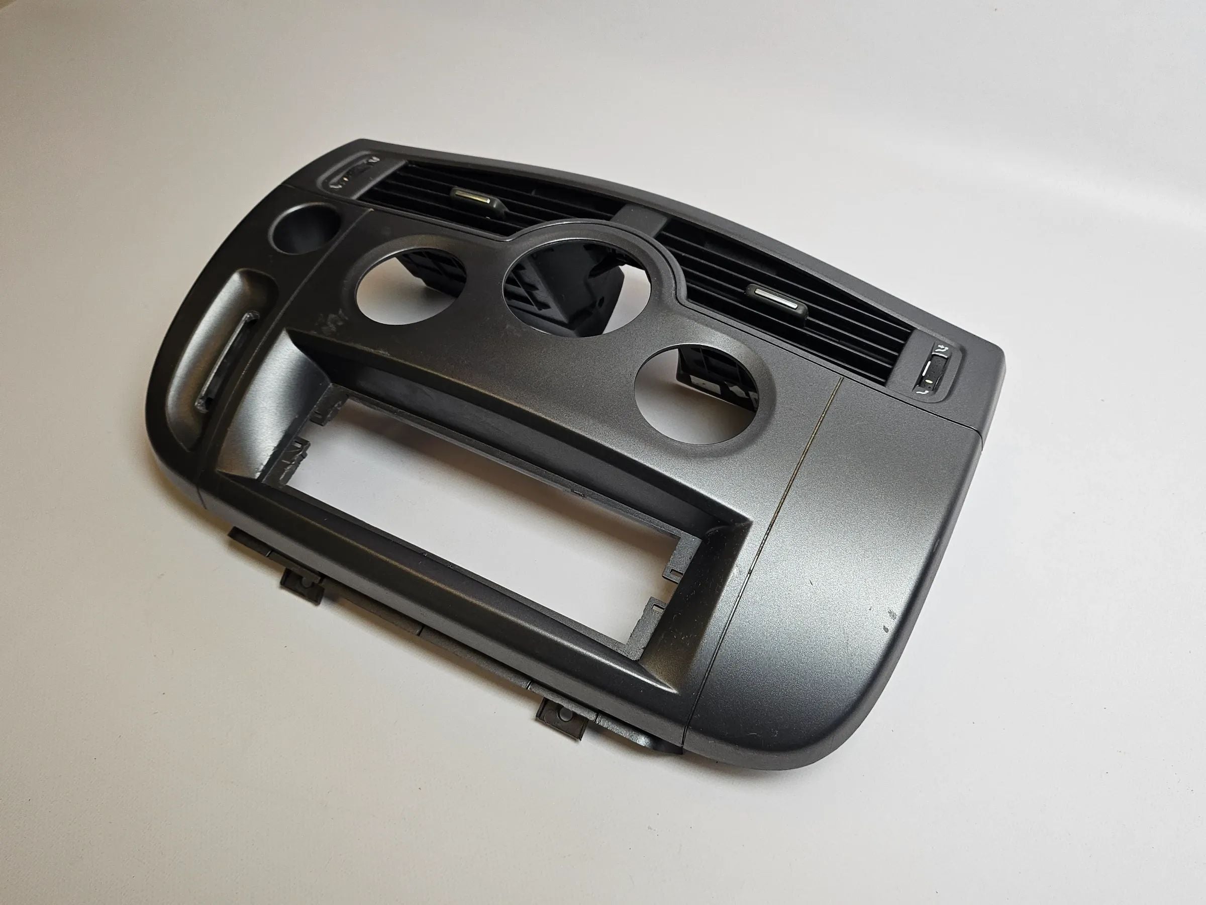 Oryginalna konsola środkowa do RENAULT SCENIC II (JM) 847681 8200140713