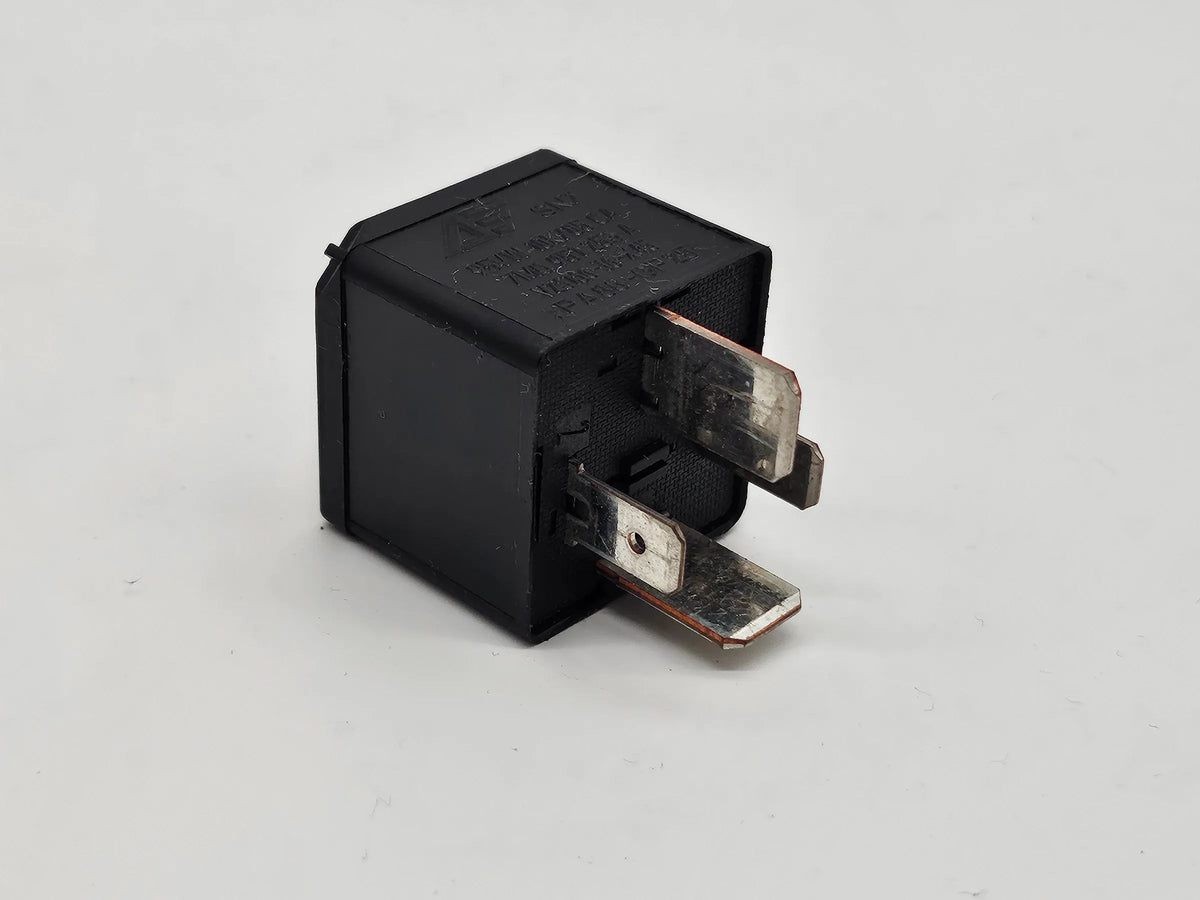 Audi A3 A4 A6 VW Golf Polo Sharan  Relais 100 Arbeitskontaktrelais 7M0951253A