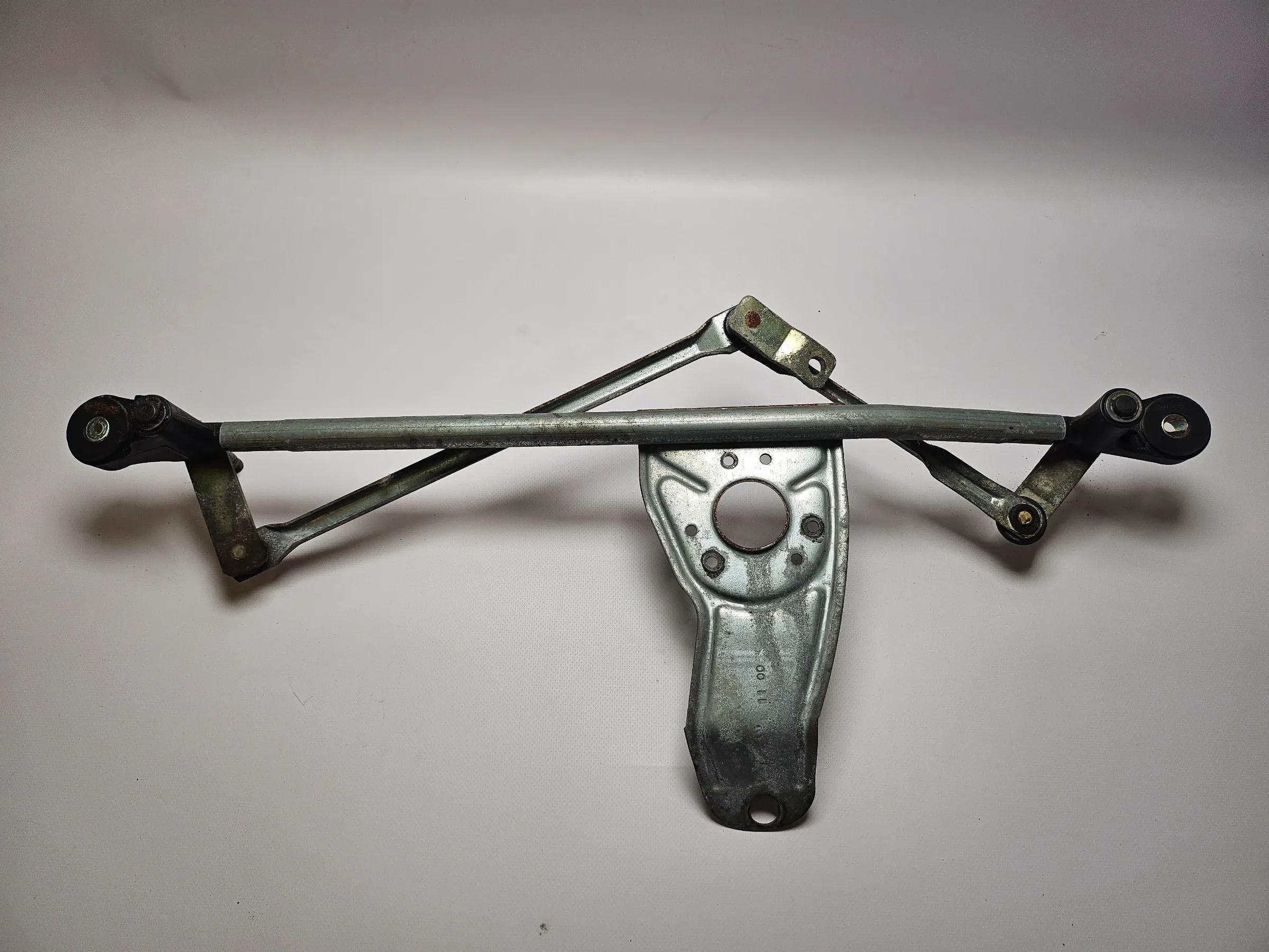 Original BMW X5 E53 wiper linkage front 7046570-01