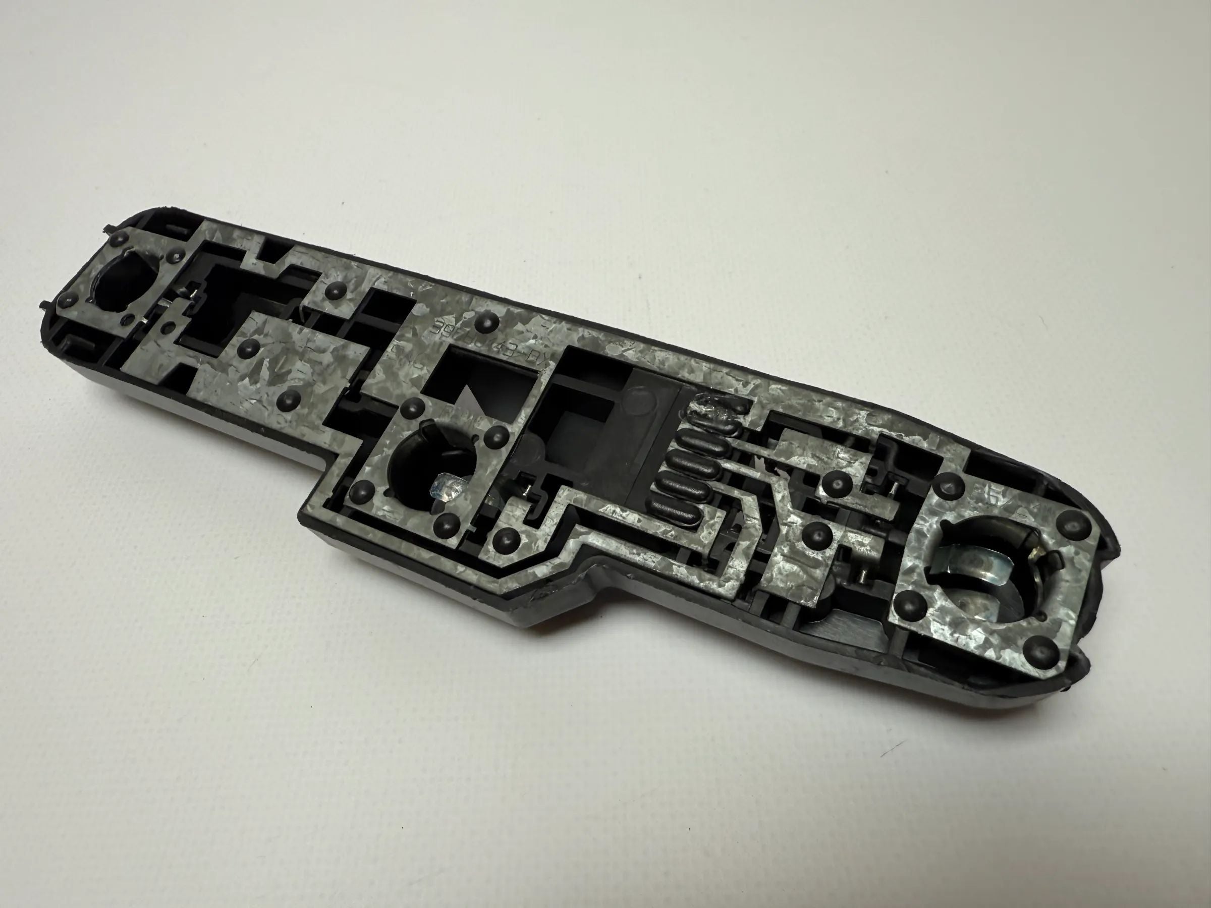 純正RenaultメガーヌI右リアランプブラケット Mako 39680751