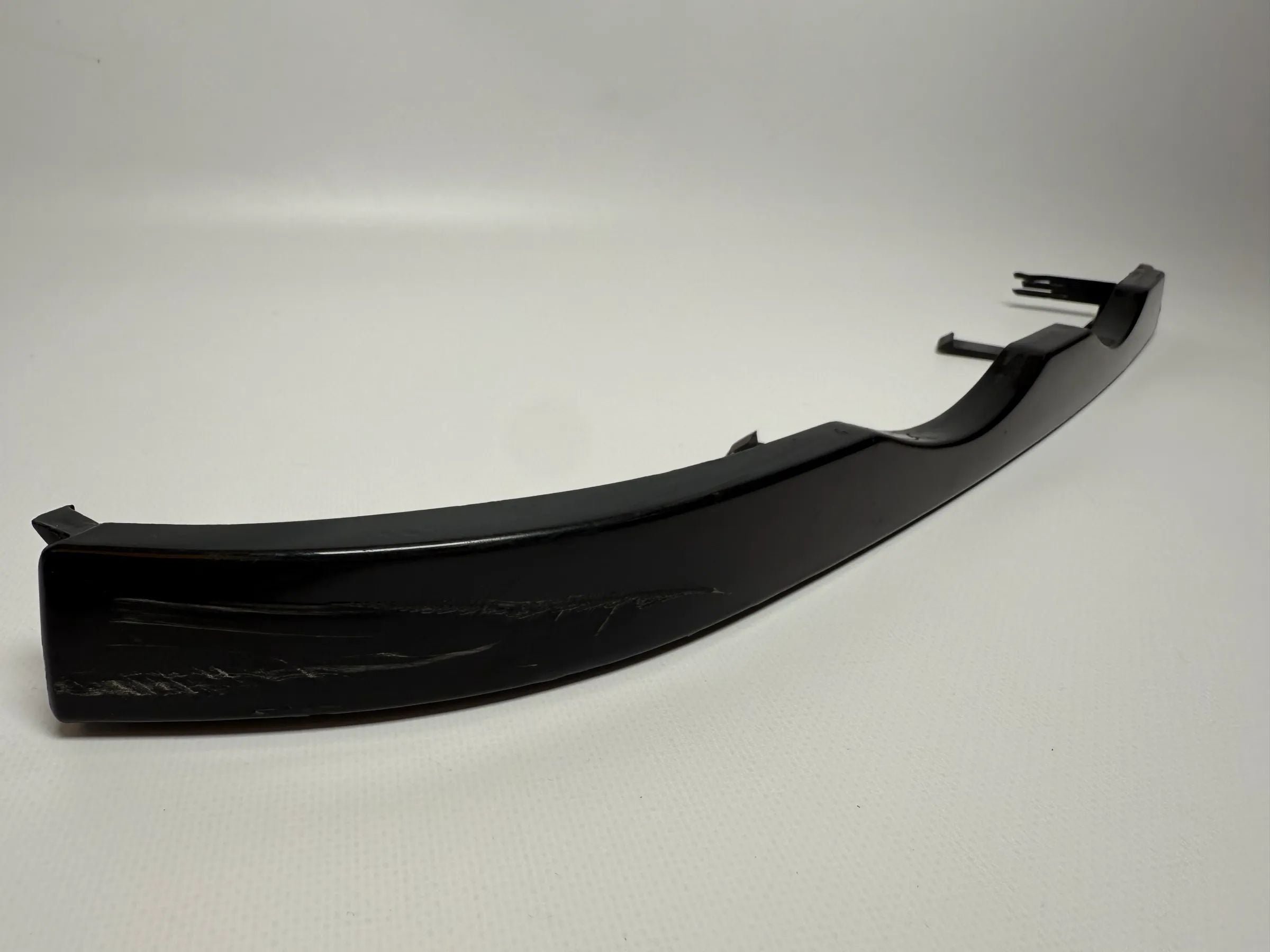Oryginalna listwa boczna reflektora BMW serii 3 E46 prawa czarno-szara 51.13-8208482