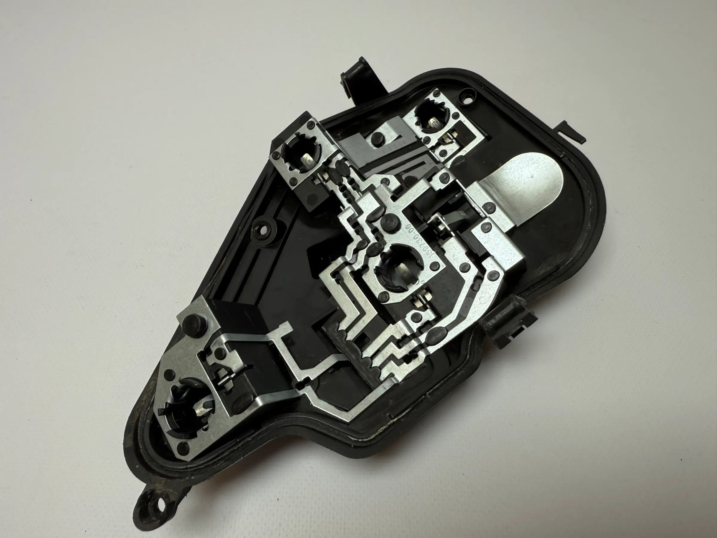 Oryginalny uchwyt lampy tylnej Opel Astra H (A04) Hella 160916-00 / 159728