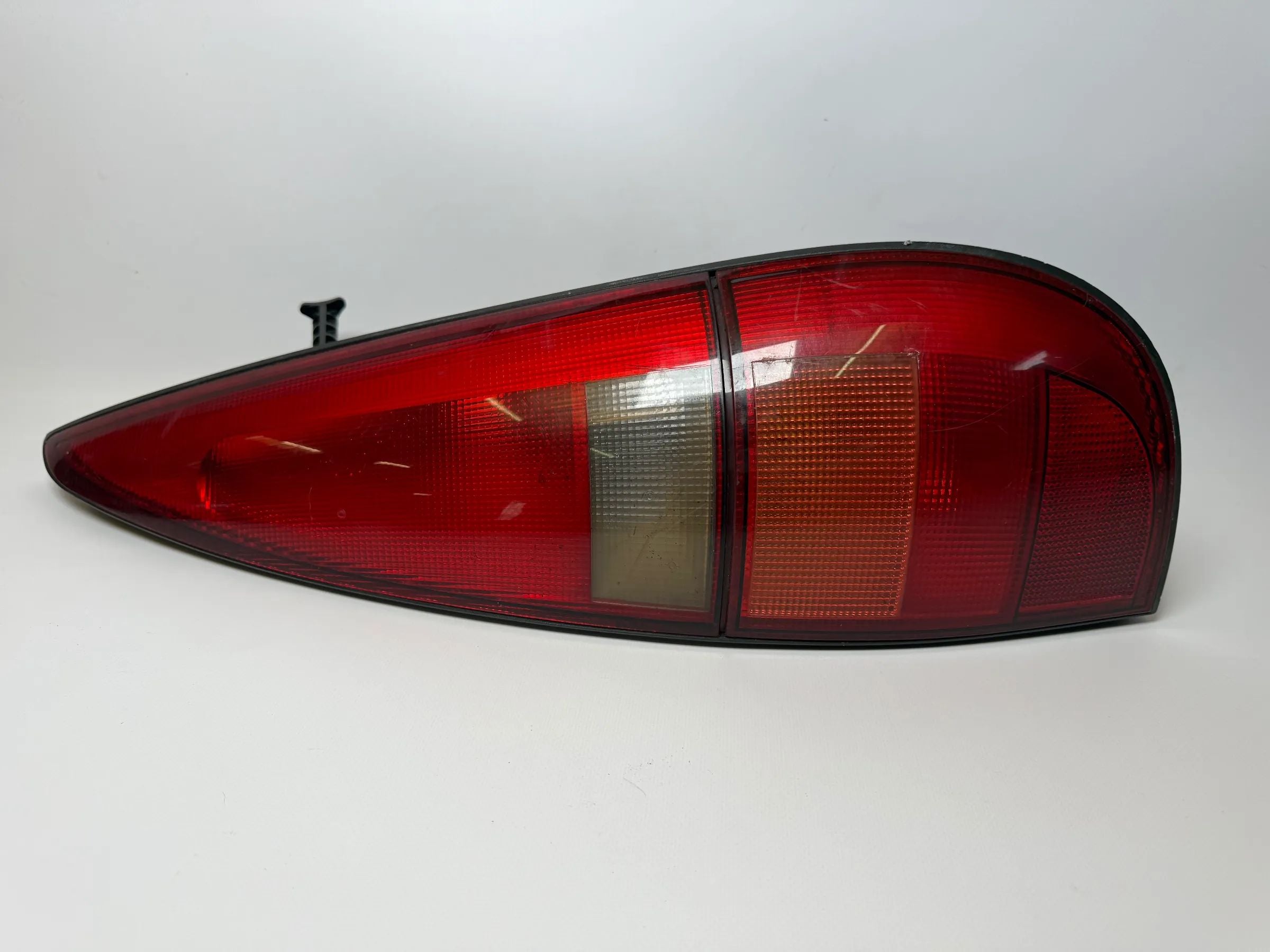 Oryginalne tylne światło lewe Renault Laguna I (56) Valeo 2261