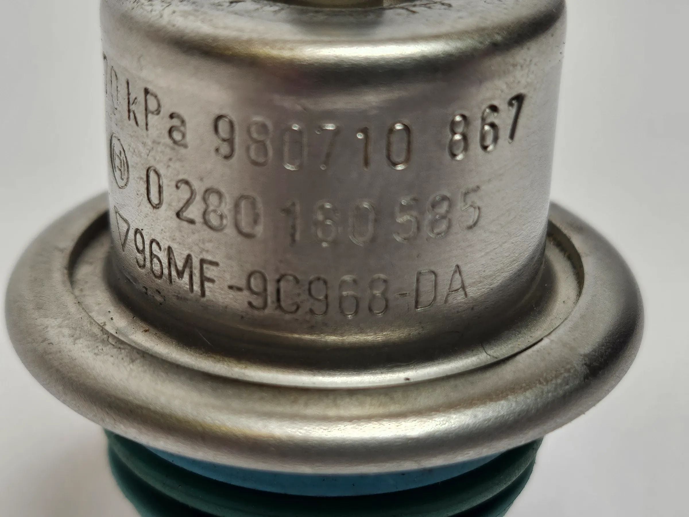 Ford Fiesta 4 KA RBT 1.3i fuel pressure regulator pressure regulator 0280160585 96MF9C968DA 