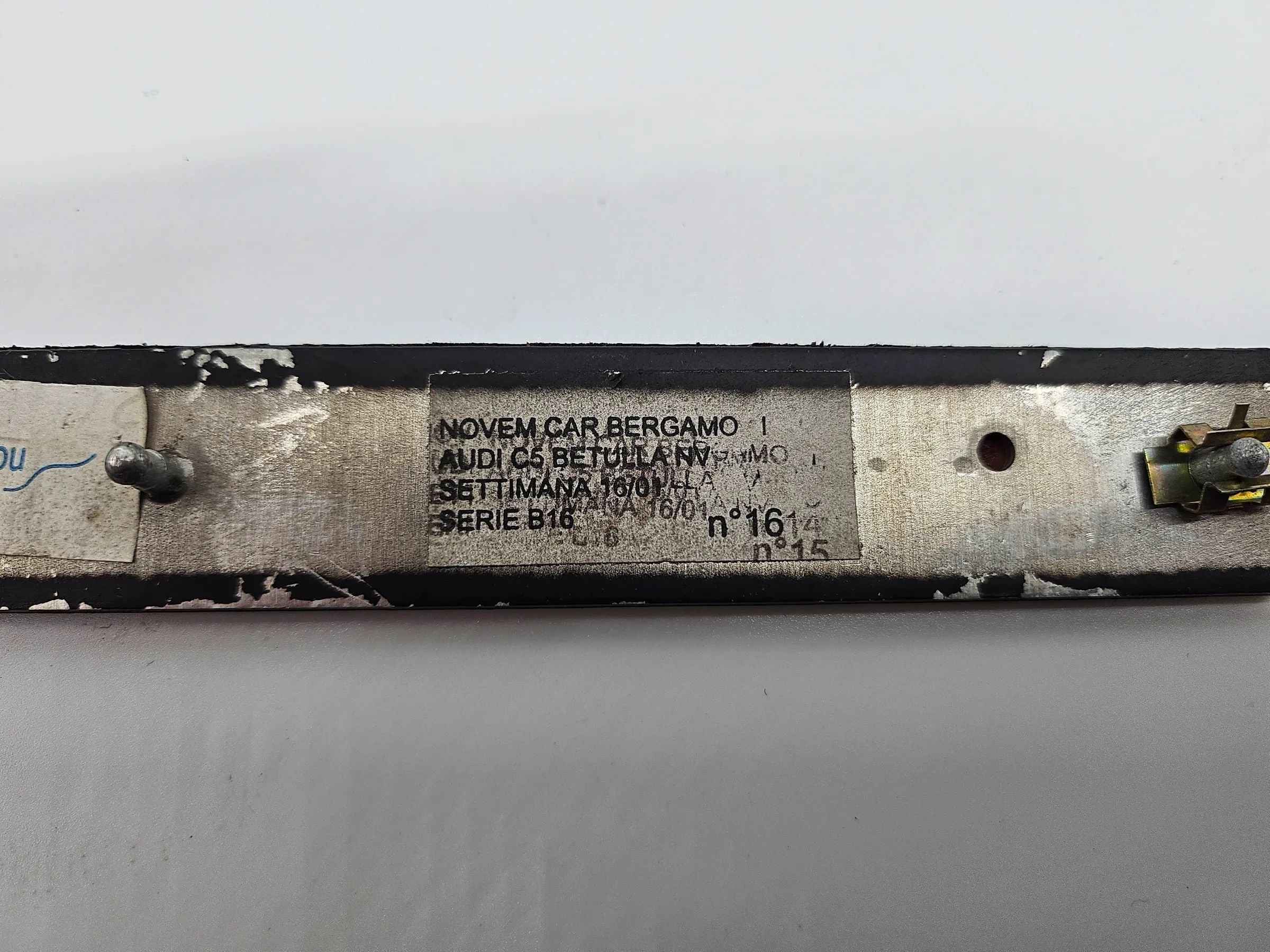 Oryginalna Osłona Dekoracyjna Konsoli Środkowej Hamulca Ręcznego Audi A6 4B 4B0863209M