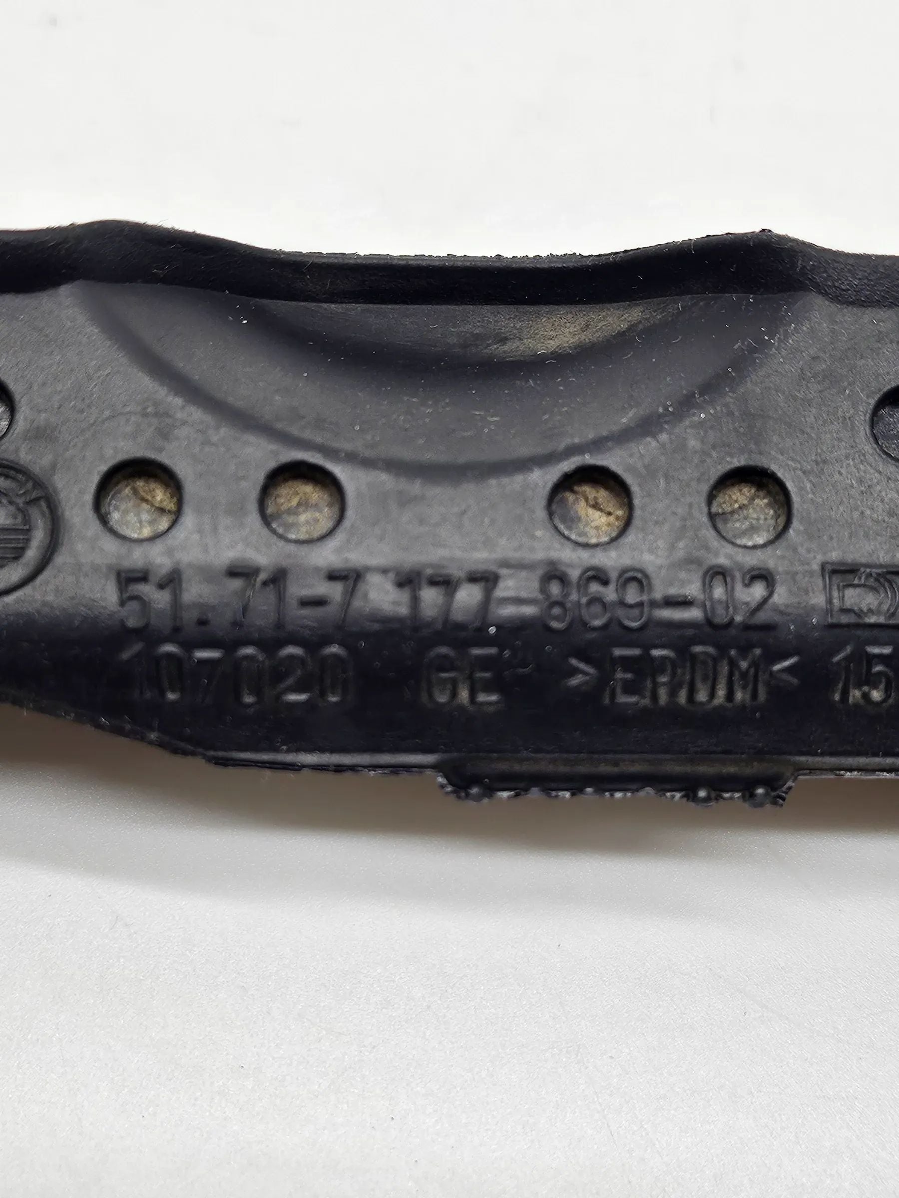 Guarnizione Cofano Motore Anteriore BMW Serie 3 E90 E91 7177869 51717177869