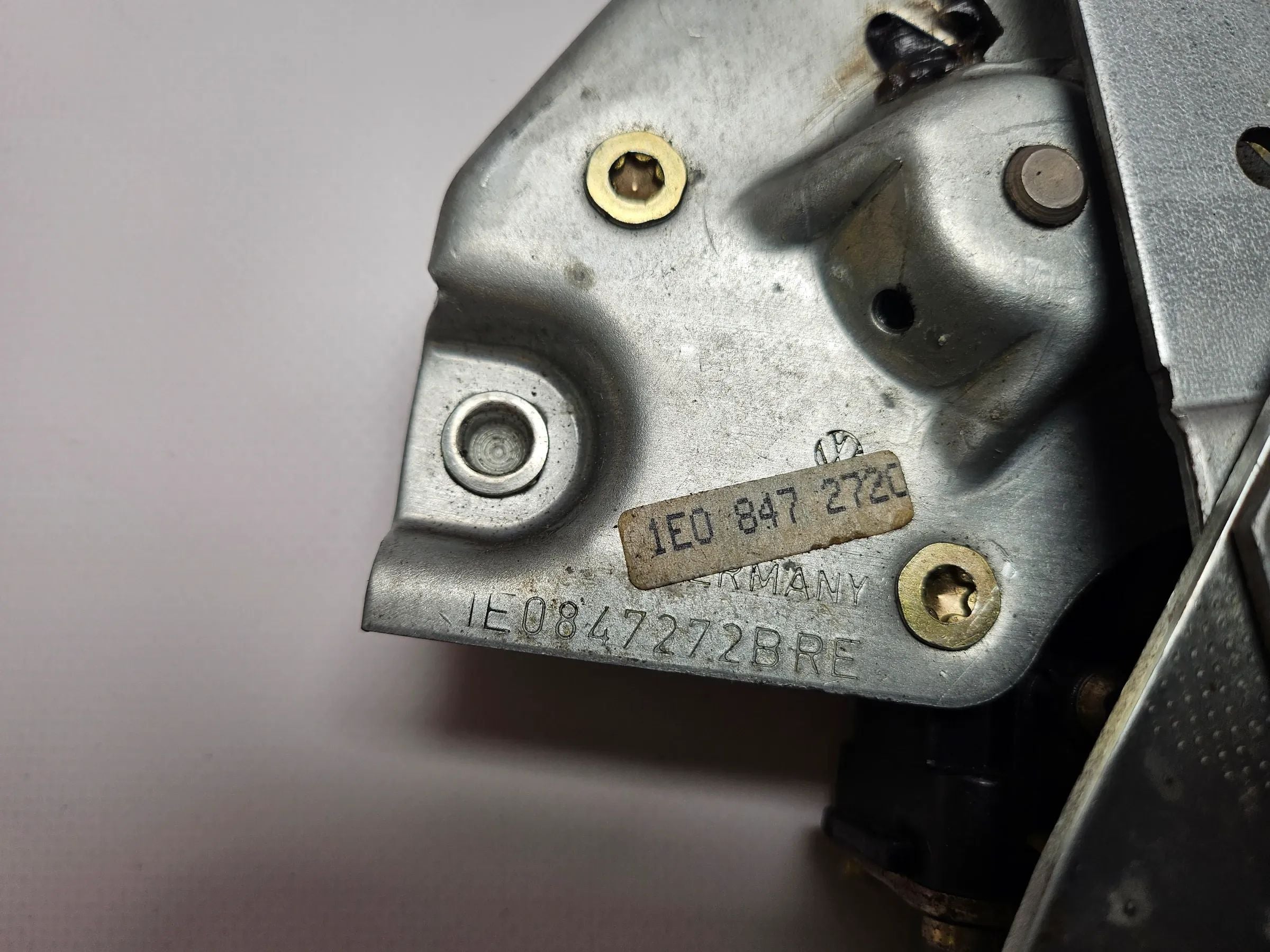 Oryginalny VW GOLF III CABRIO (1E7) Elektryczna Podnośnik Szyby Prawy Tył 1E0847272C