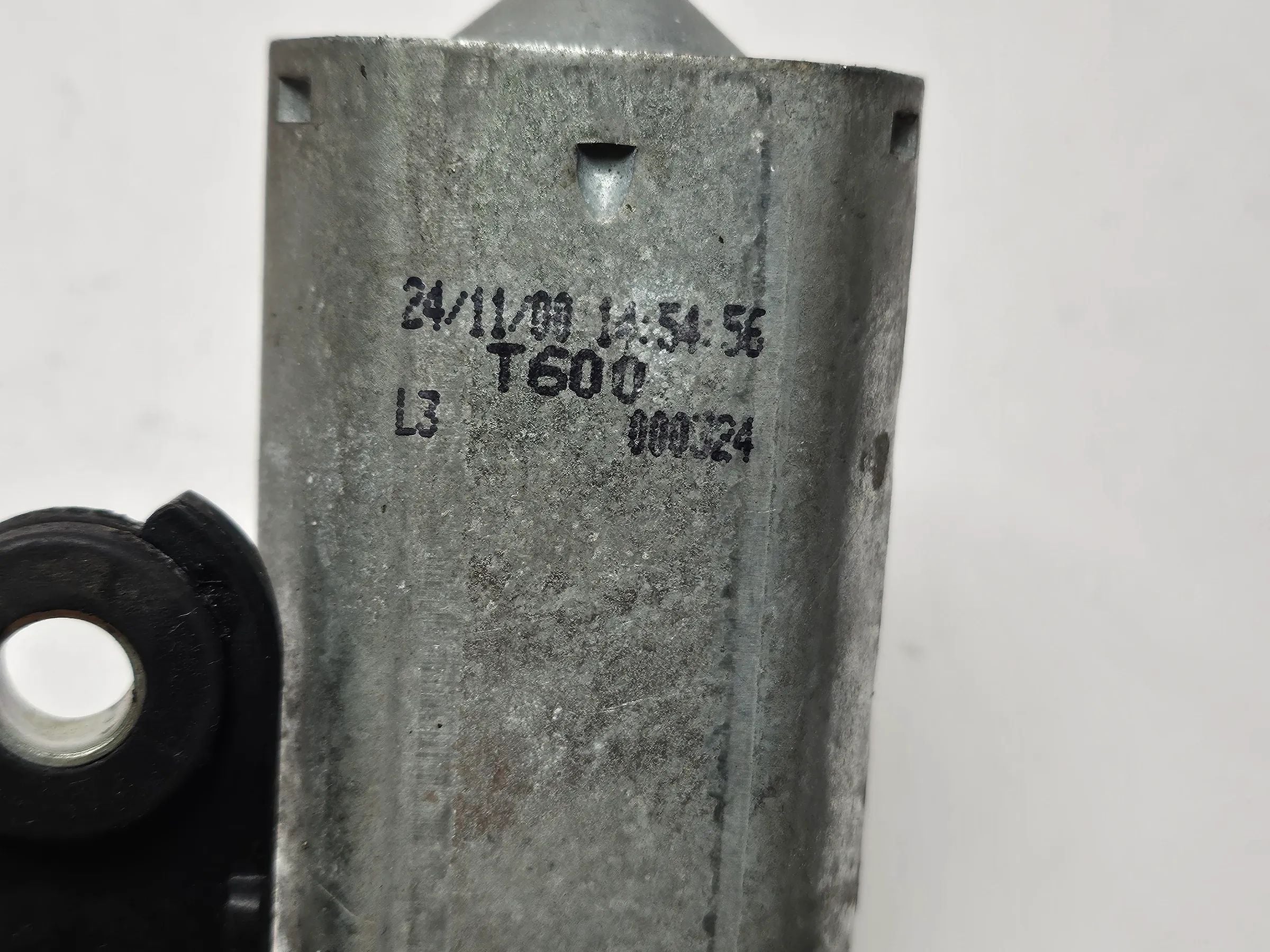 Оригинальный задний мотор стеклоочистителя Opel Zafira A 09137147