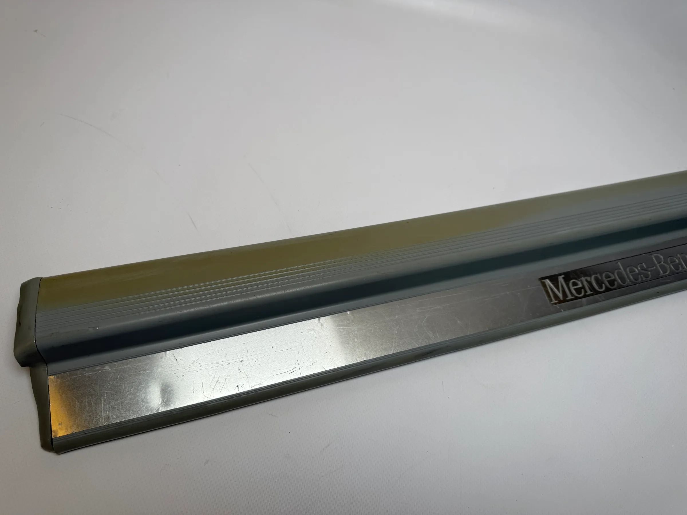 Oryginalne listwy progowe Mercedes-Benz CLK (C208/W208) Szare Lewa 2086800235