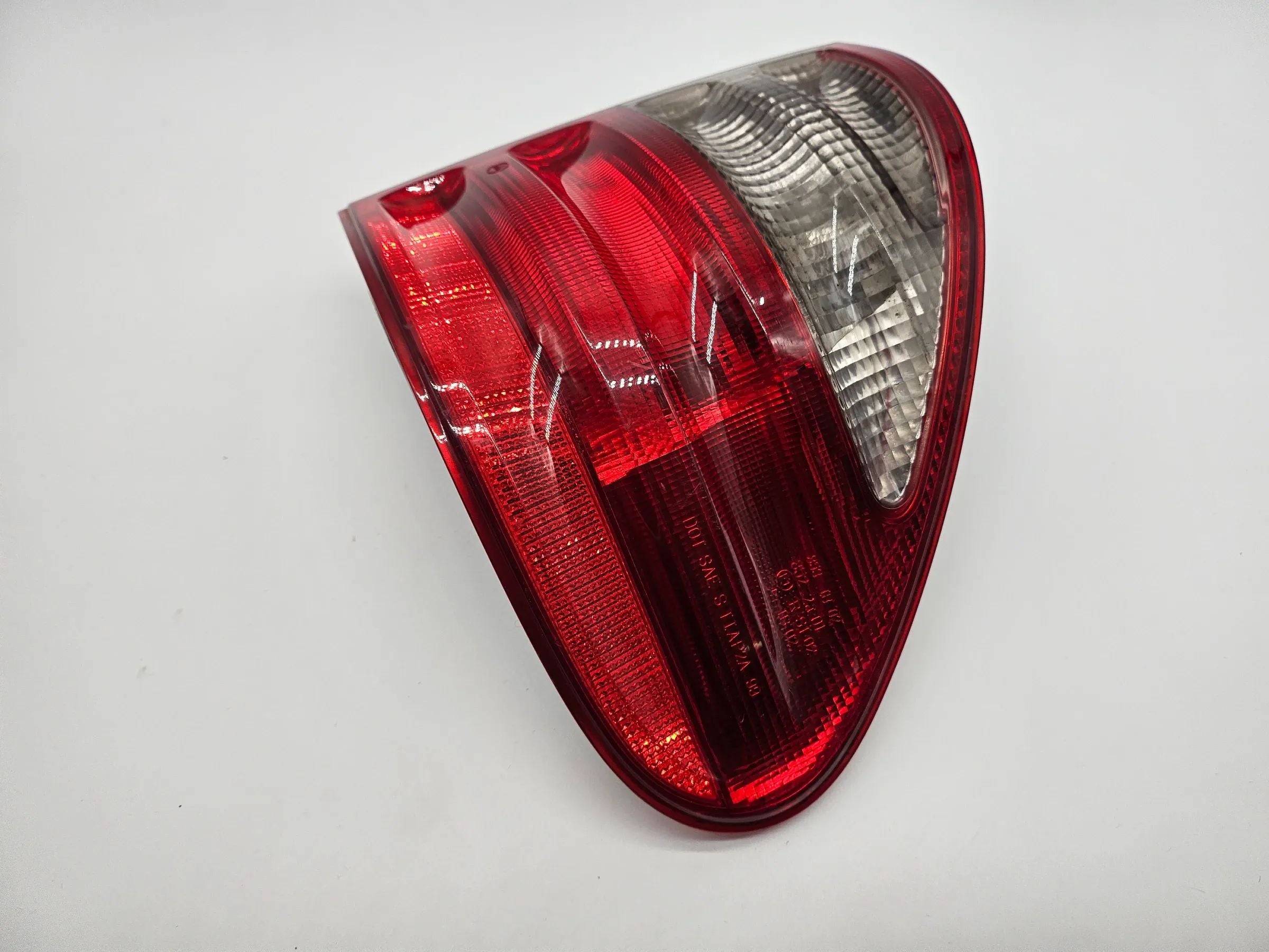 Feu arrière extérieur droit MERCEDES E-CLASSE BREAK S210 Réf. A2108205464