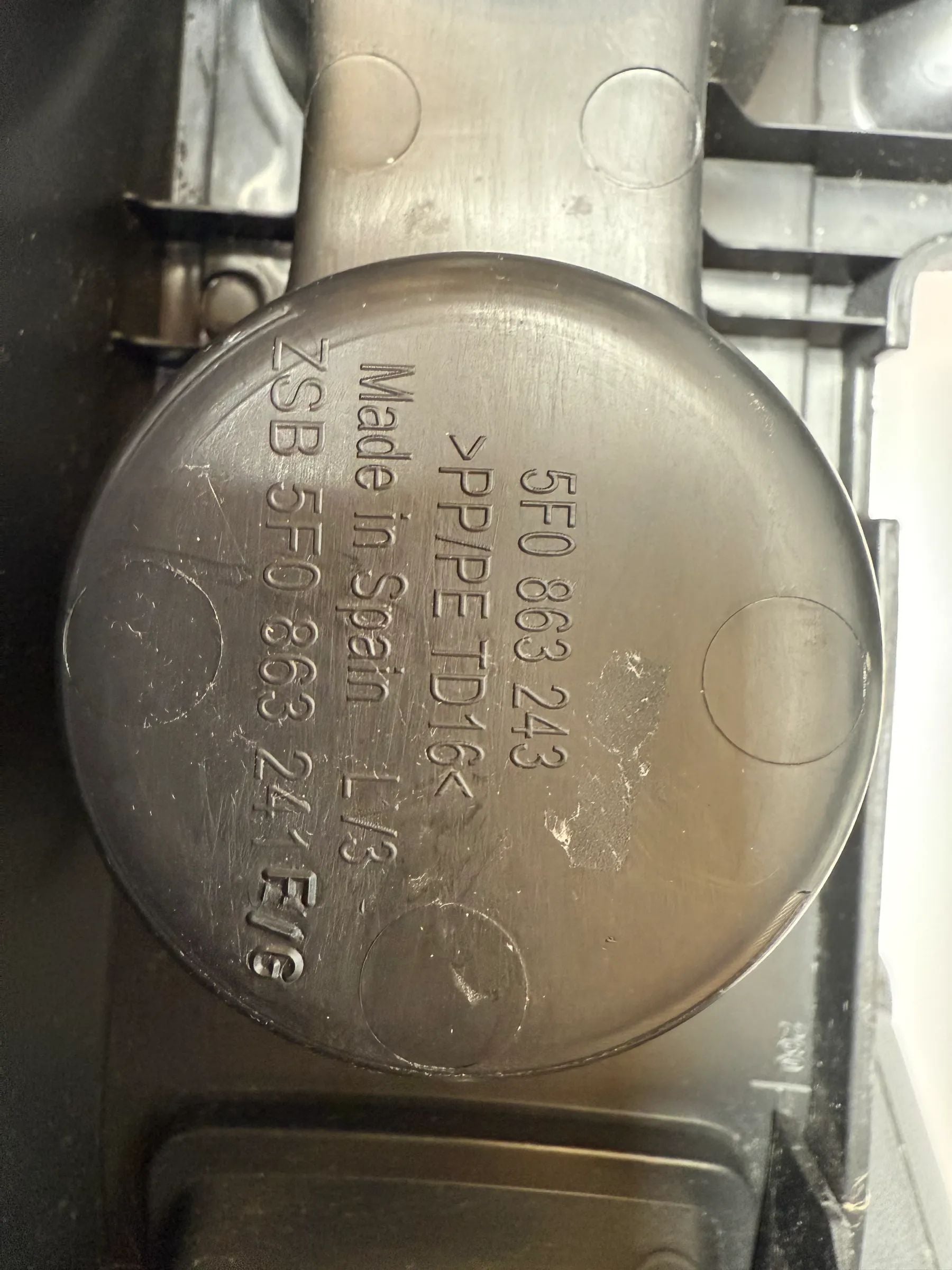 Oryginalna konsola środkowa schowek Seat Leon III 3 (5F) 5F0 863 243 / 241