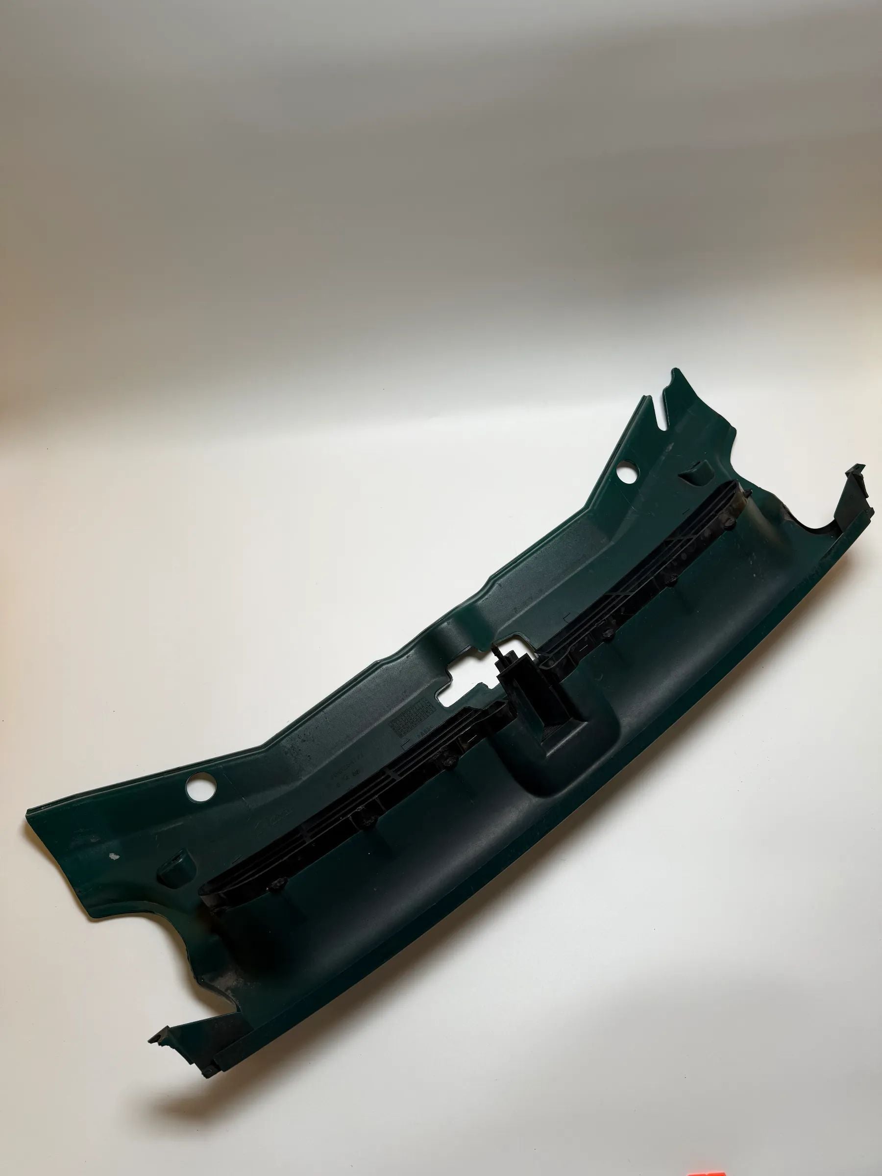 เปอโยต์ Partner 96-03 กระจังหน้าสีเขียว อะไหล่แท้ หมายเลข 9618254777