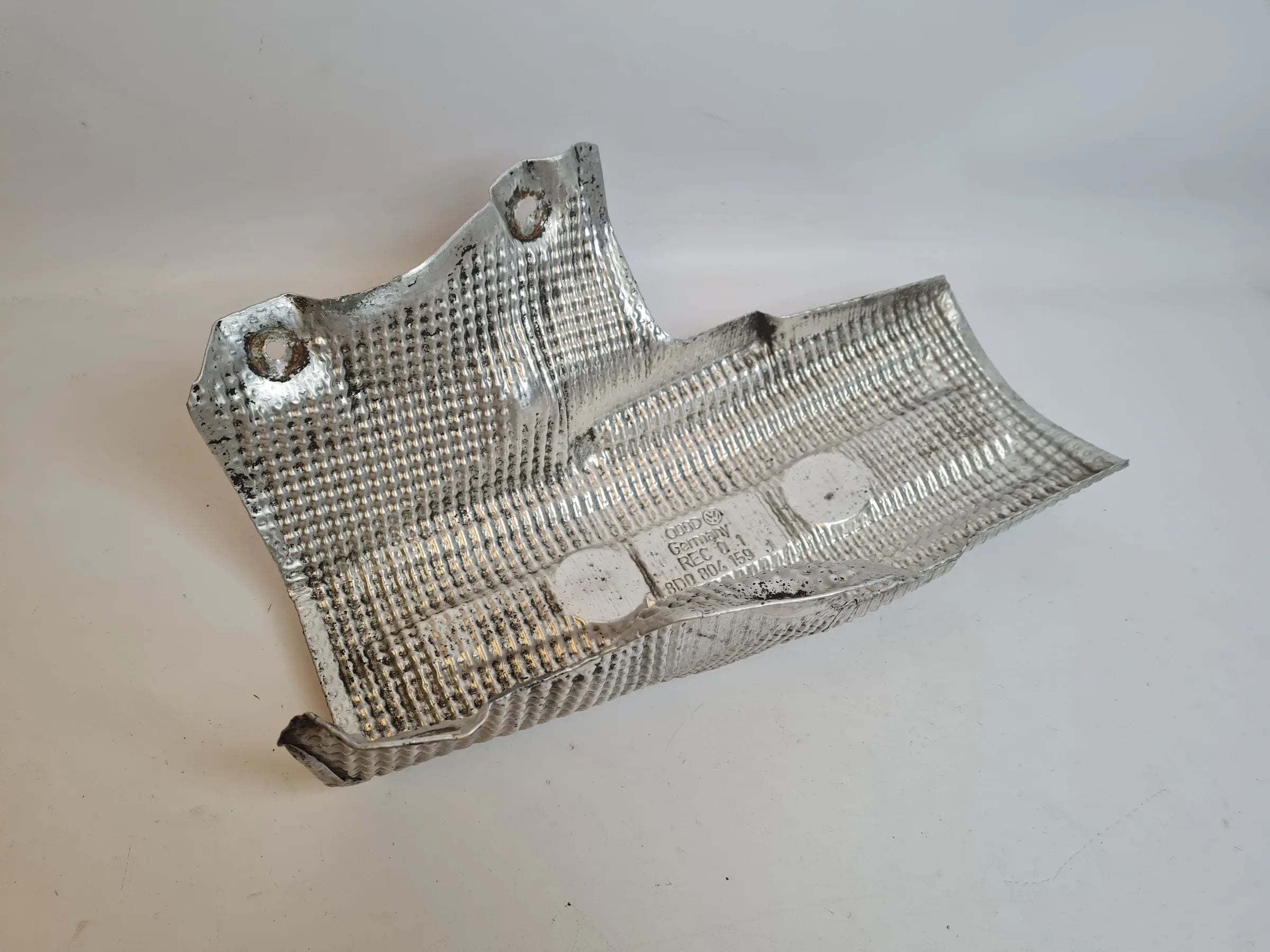 Original Audi A6 (4B2/4B4) Hitzeschutzblech Mittelstück Auspuff 8D0804159J