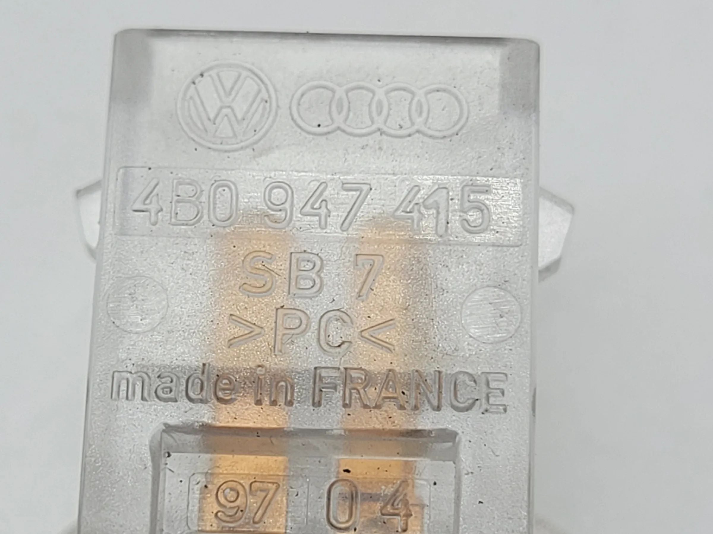 Original Audi A6 (4B2/4B4) Türleuchte Warnleuchte Weiss 4B0947415