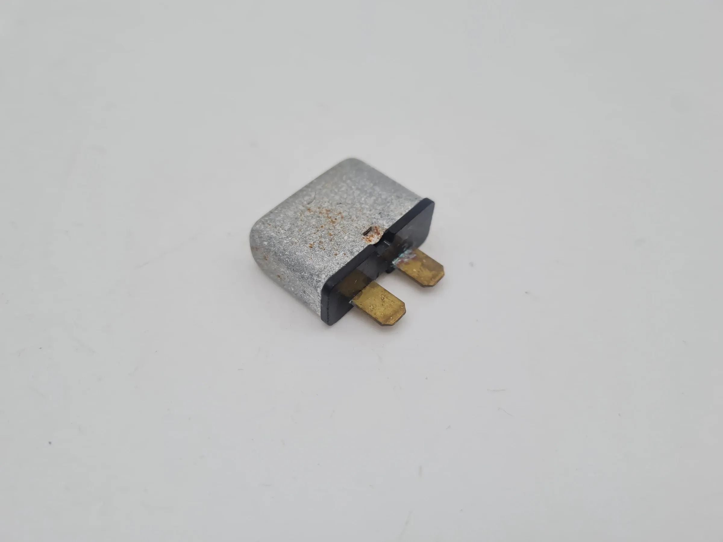 Original Audi A6 (4B2/4B4) Sicherung Thermosicherung 443937105A