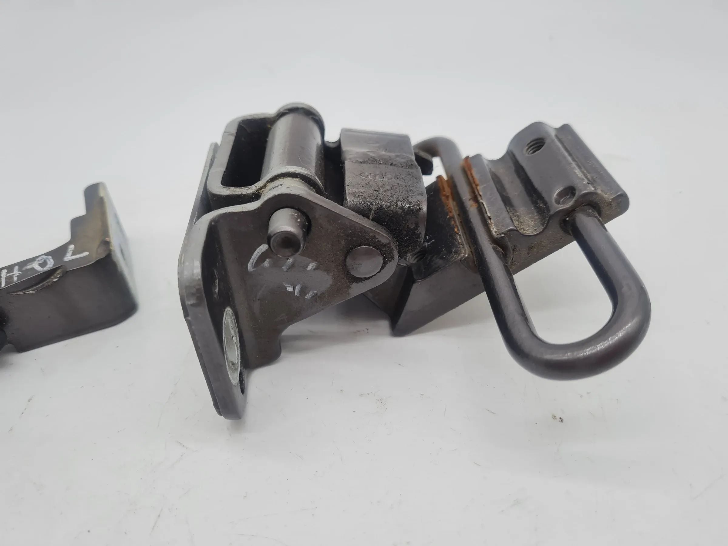 Original Audi A6 (4B2/4B4) Türscharnier Satz Set Hinten Links 4B0833411E