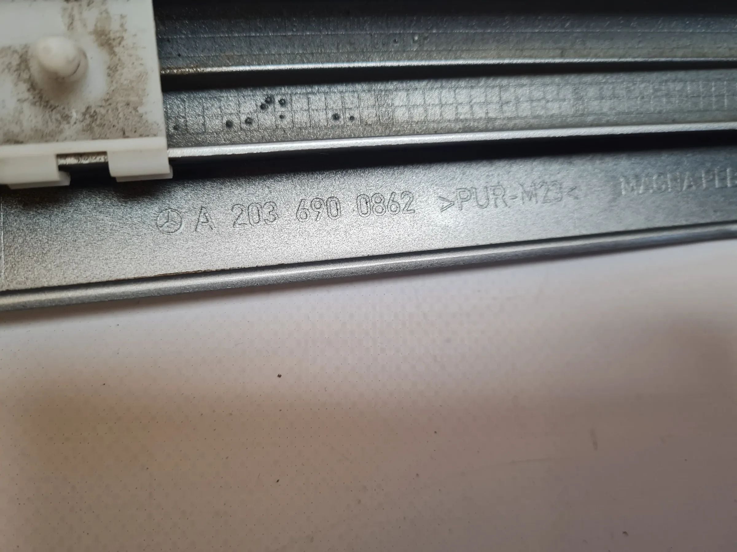 Original Mercedes-Benz C-Klasse (W203) Zierleiste Rechts Hinten, A2036900862