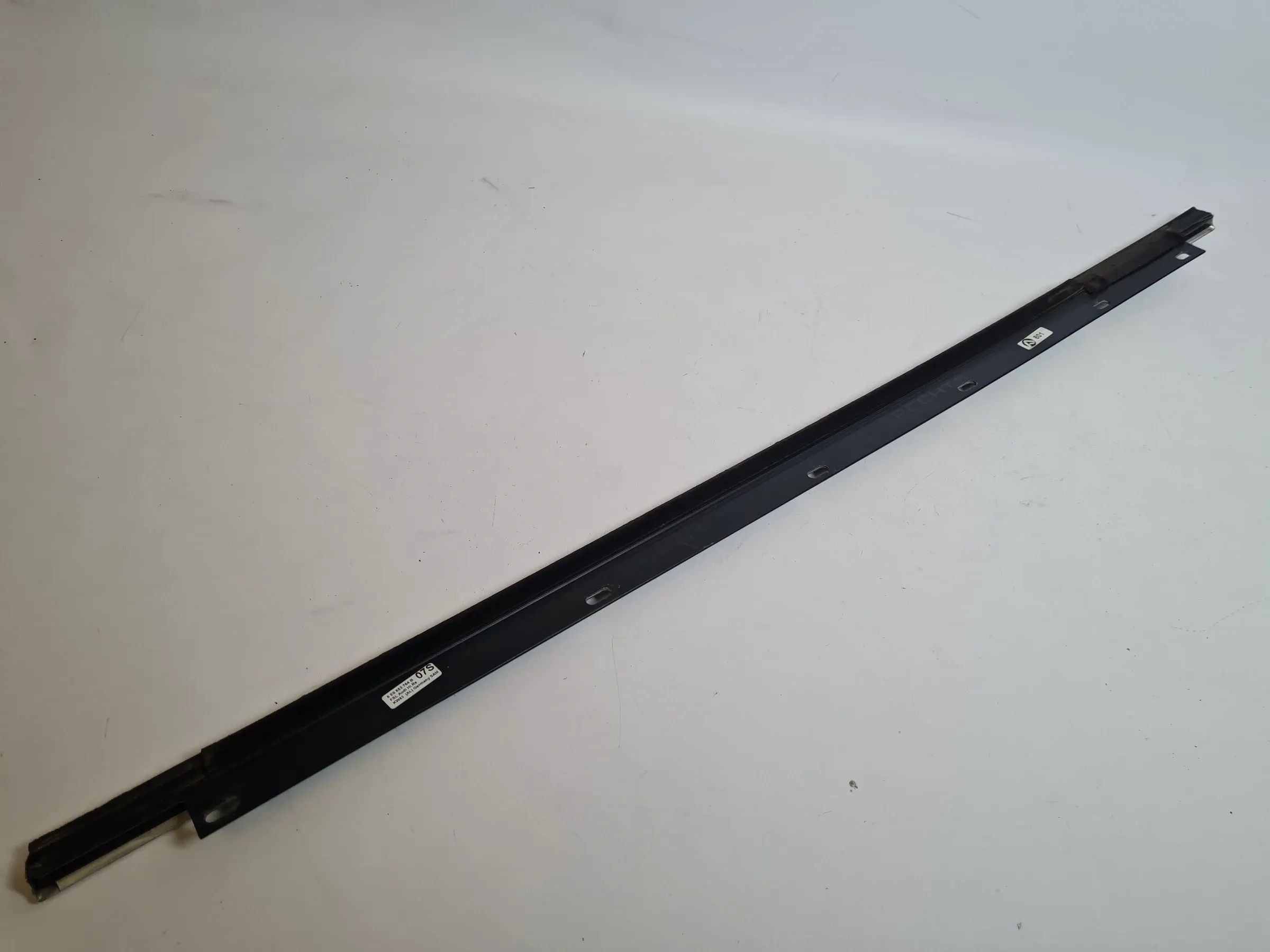 Original Audi A4 (8E/B6/B7) S-Line Dichtung Fensterleiste R./Hinten 8E0853764B