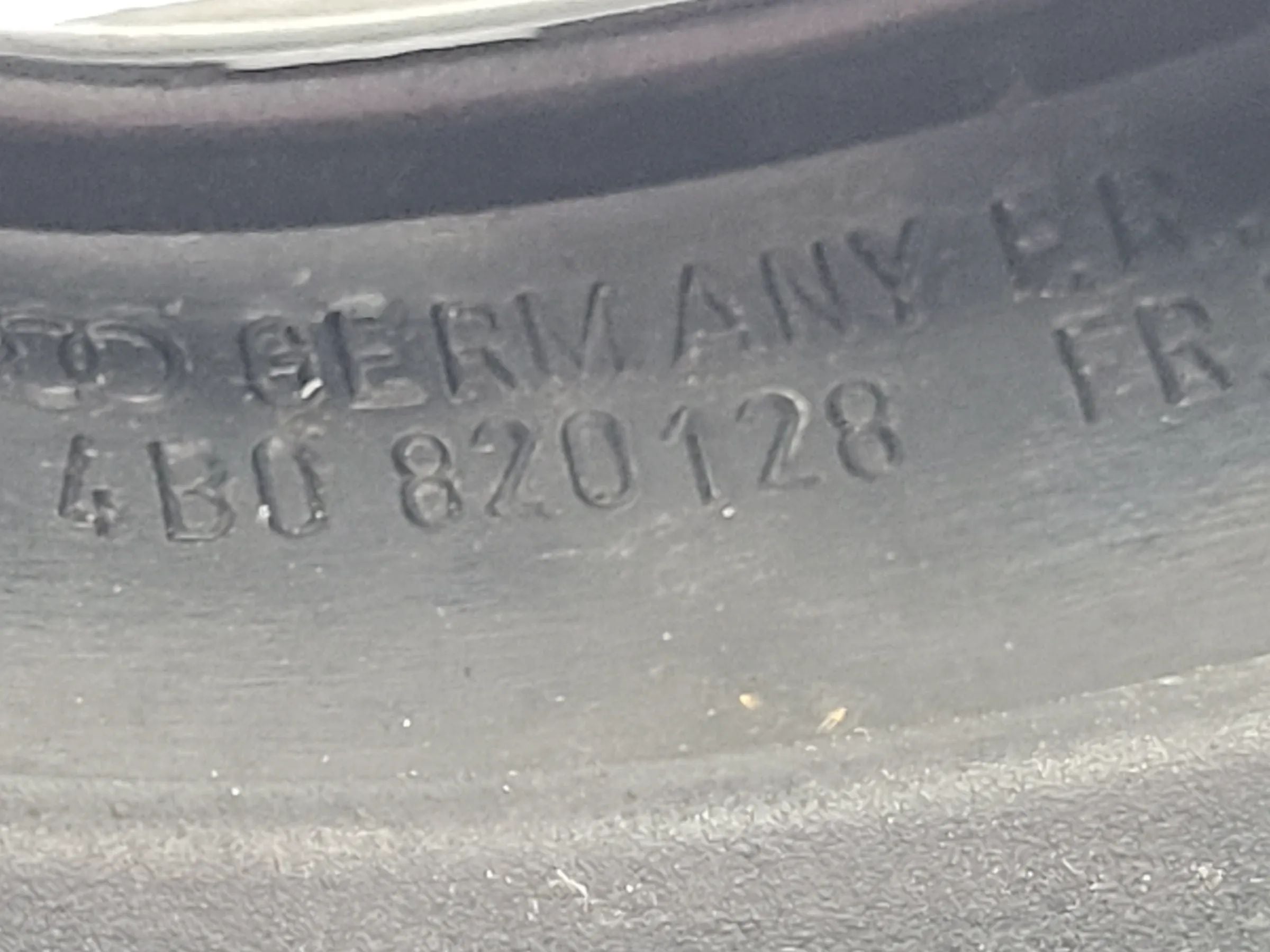 Original Audi A6 (4B2/4B4) Tülle Wärmetauscher Heizungskühler 4B0820128