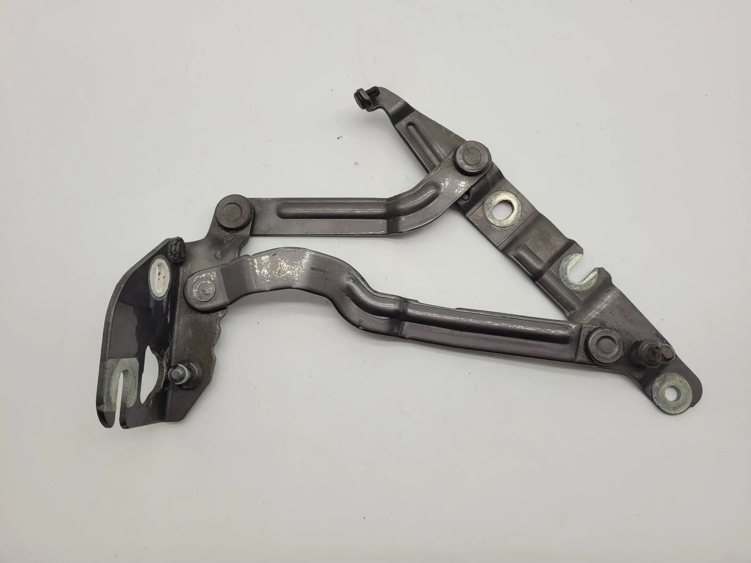 Original Audi A6 (4B2/4B4) Heckklappenscharnier Links 4B5827301