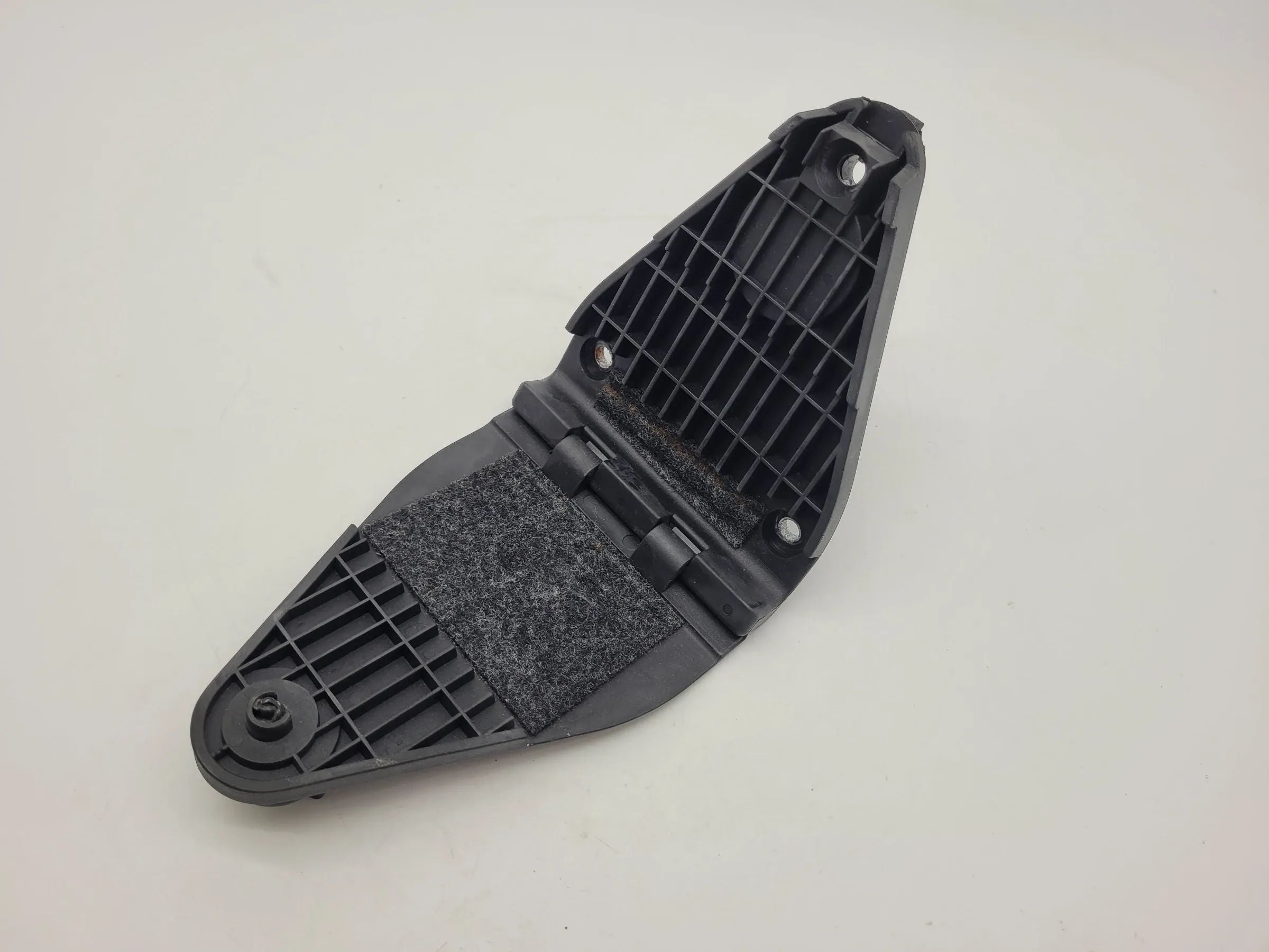 Original Audi A6 (4B2/4B4) Halterung Warndreieck 4B5860285B