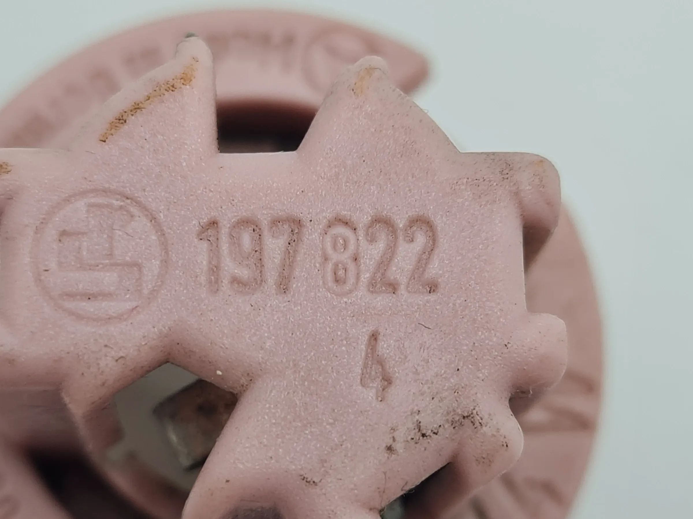 Original Mercedes E-Klasse (W210) Rückleuchte Lampe Fassung L/R 197822