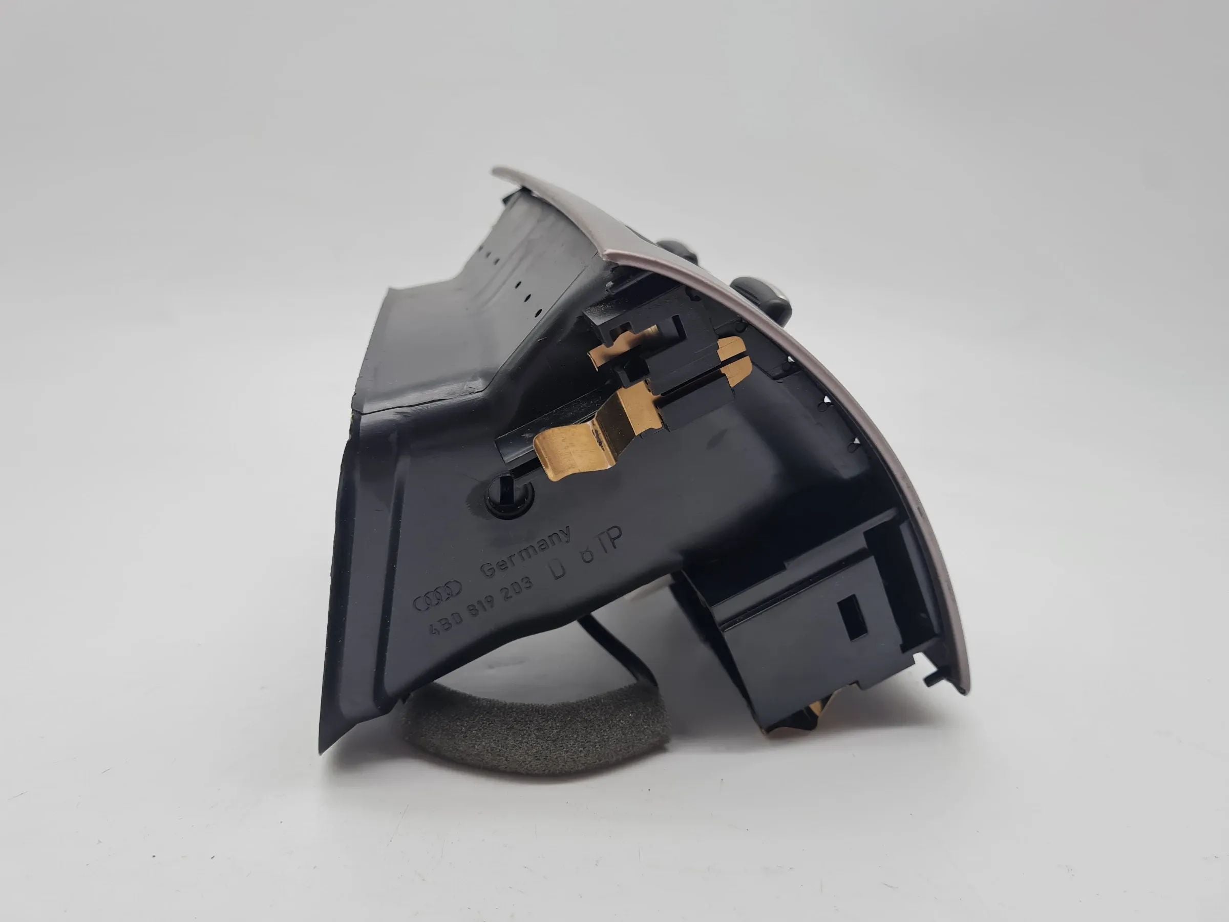Original Audi A6 (4B2/4B4) Luftdüse Zigarettenanzünder Hinten 4B0815743